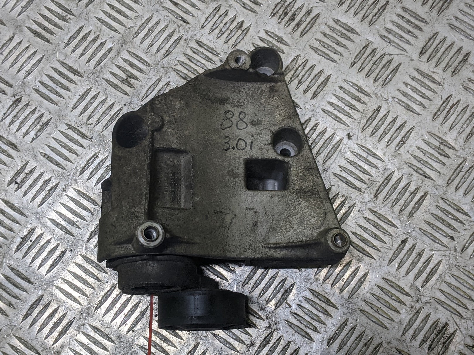 Кронштейн кондиционера BMW X5 E53 (2003-2006) рестайл - 1