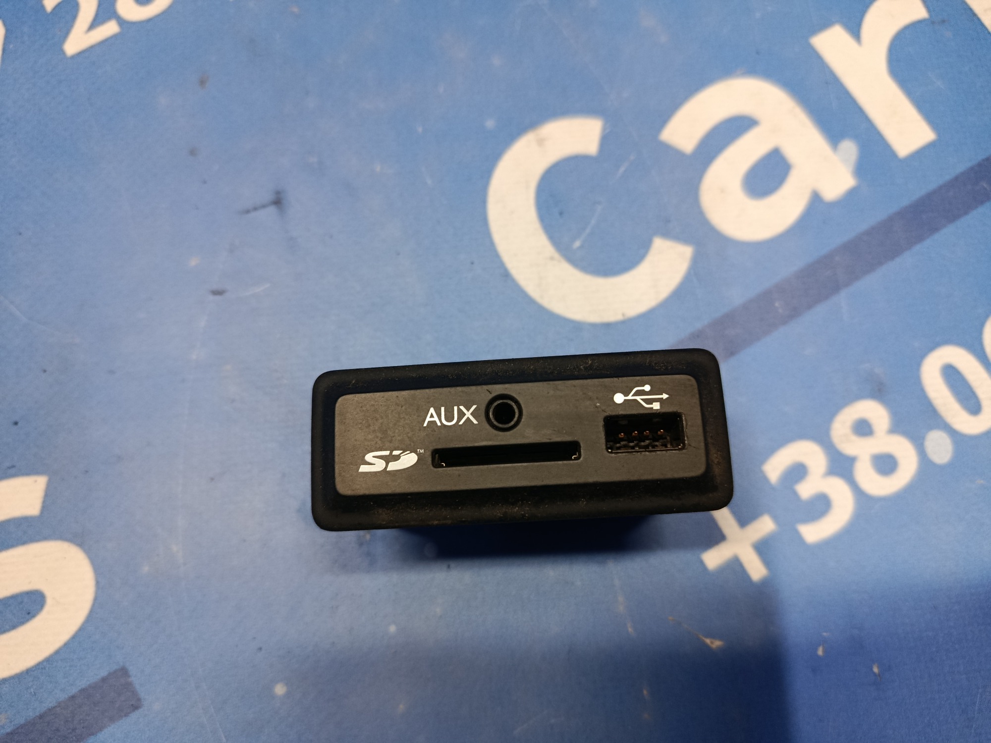 Разъем AUX / USB RENAULT MASTER III - 1