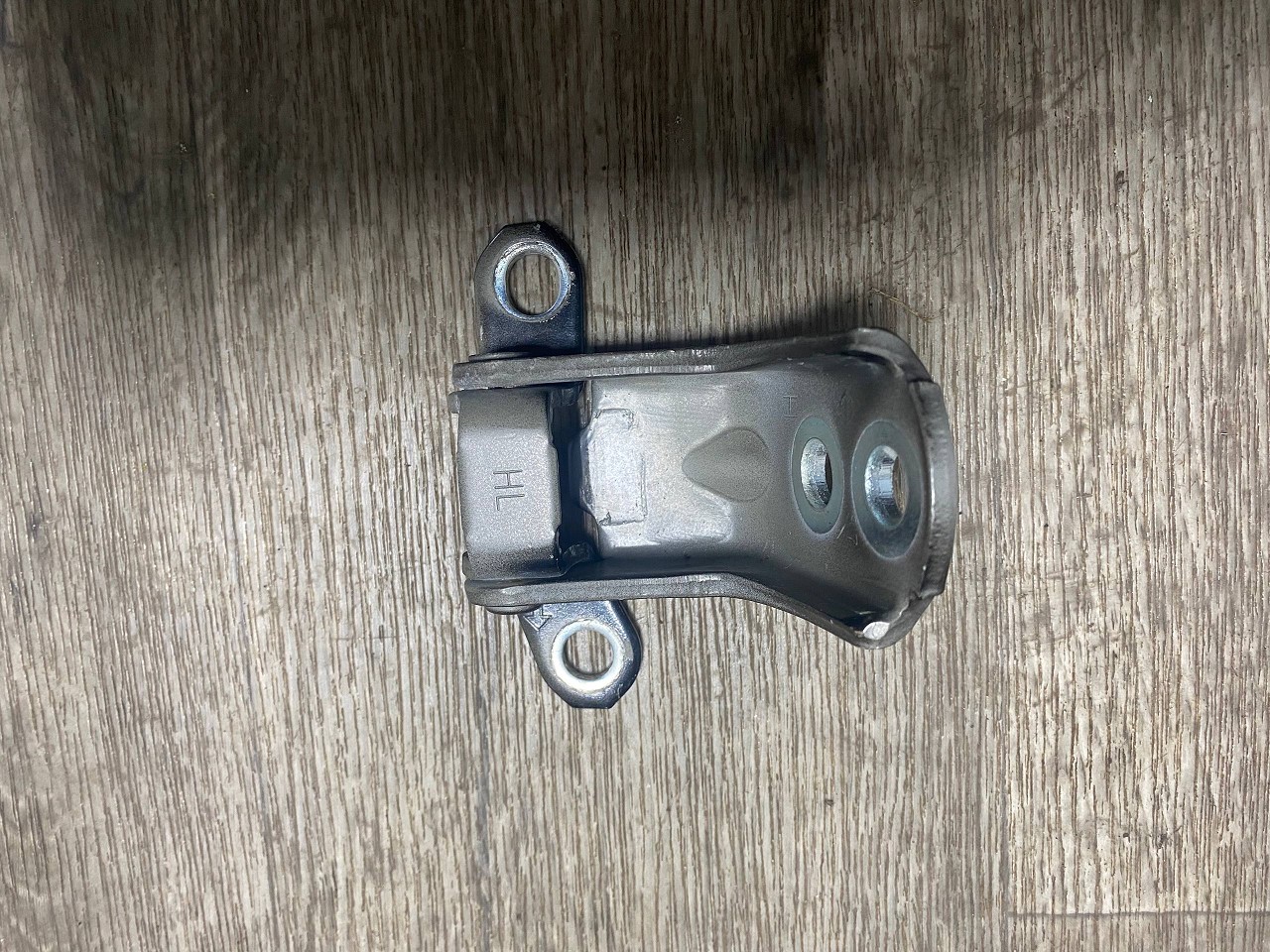 Петля Nissan Rogue 2014-2020 - 1