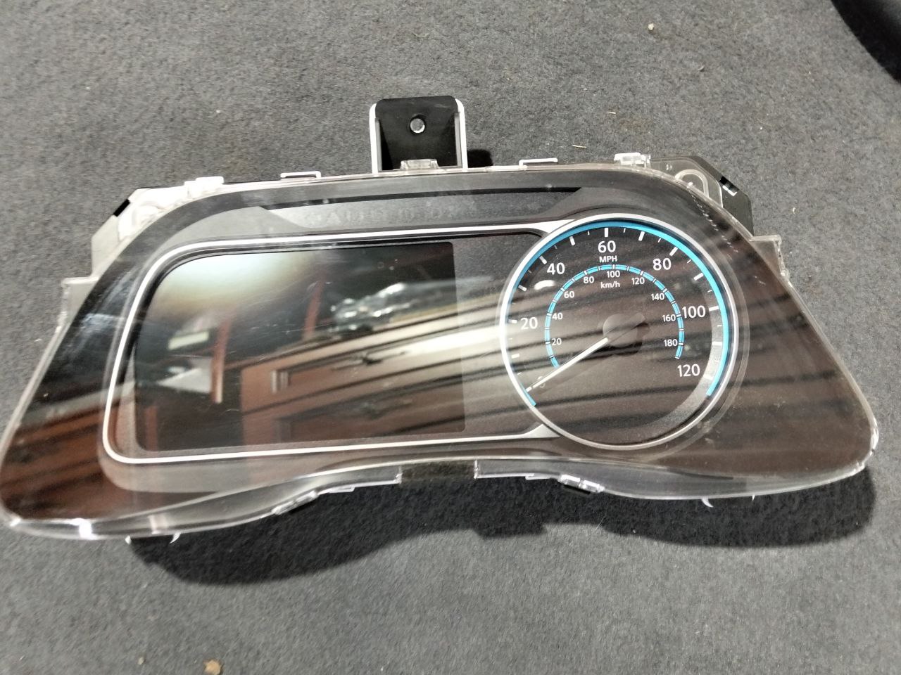 Панель приладів (щиток приладів) Nissan Leaf II 2018-2024 - 1