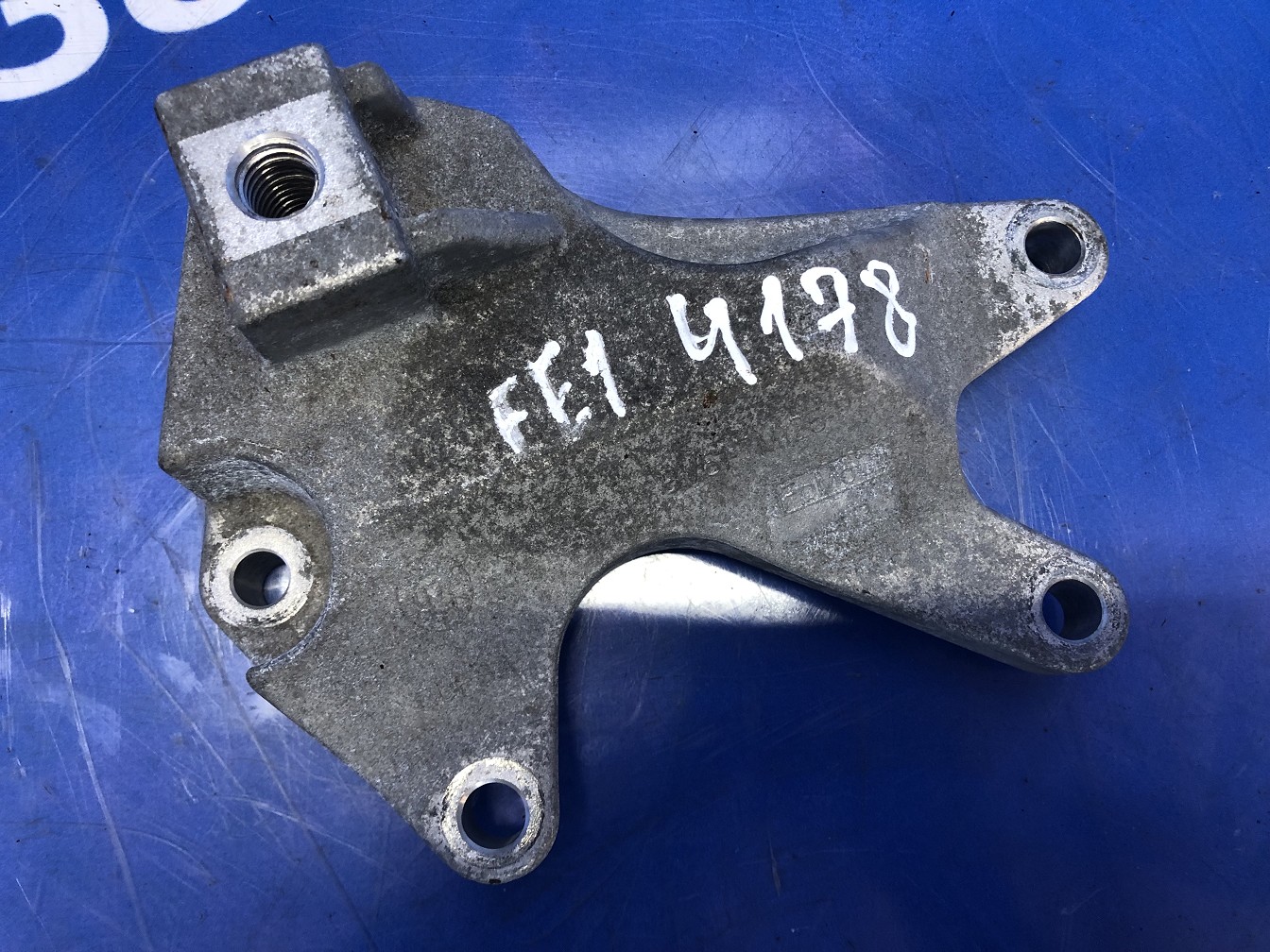 Крепление Ford Escape 3 FL ( 2012 - 2019 ) - 1