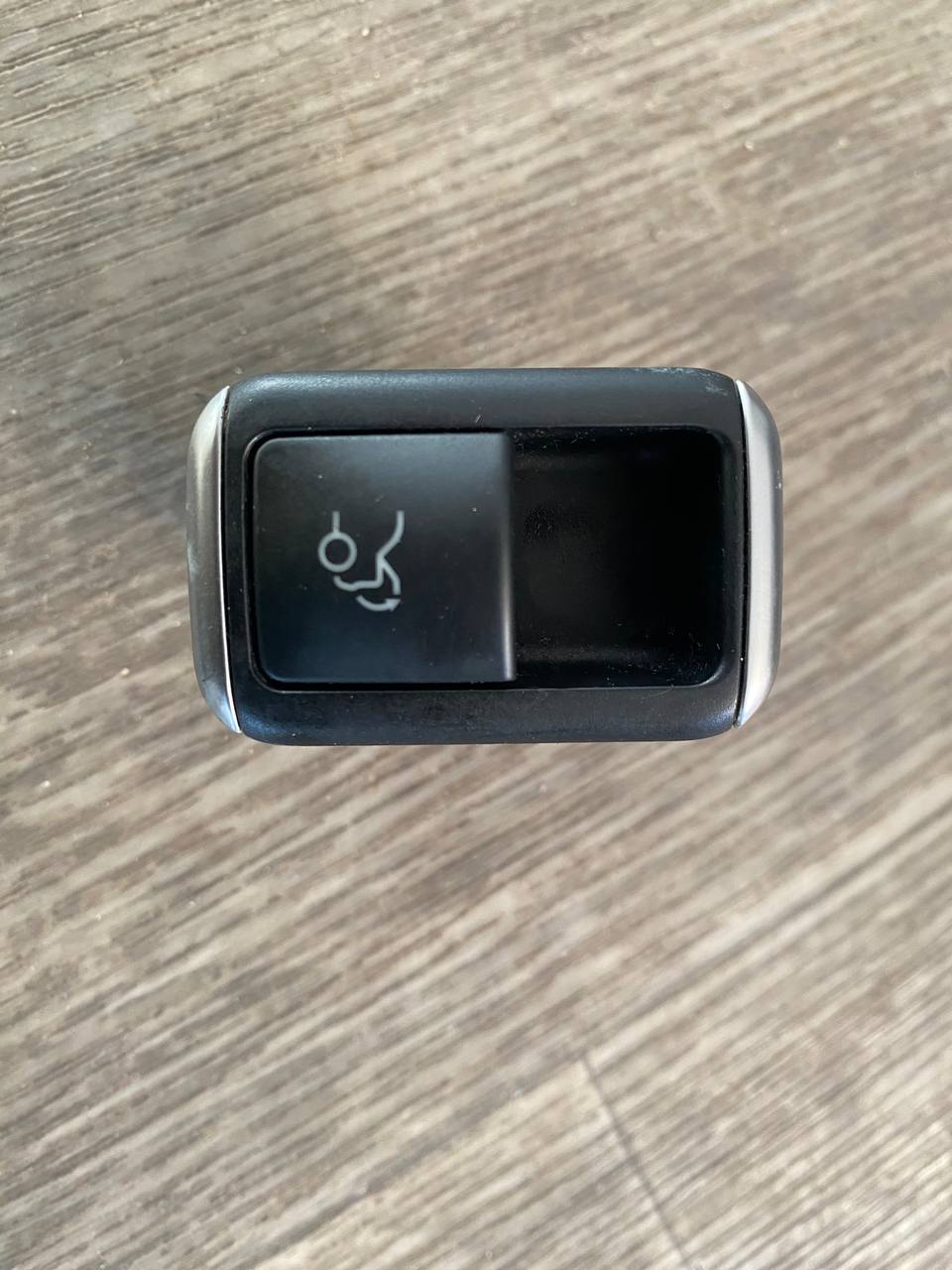 Кнопка открывания багажника E-class W212 - 1