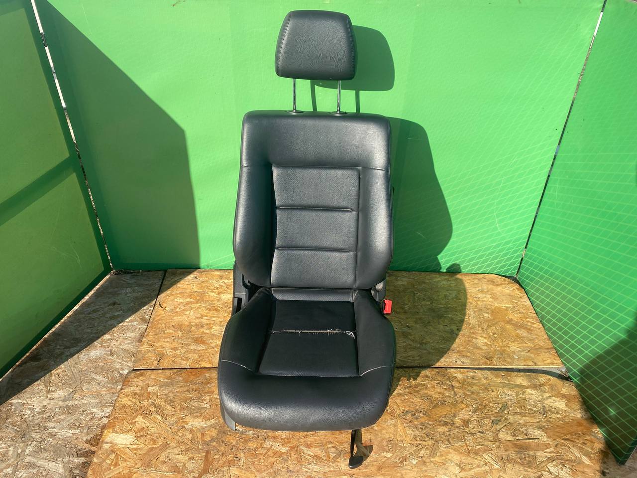 Сиденье переднее правое E-class W212 - 1
