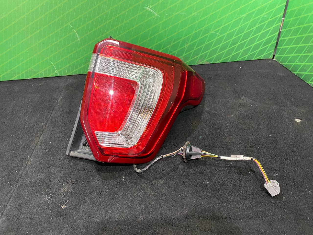 Фонарь задний правый Ford Explorer (2011-2019) - 1