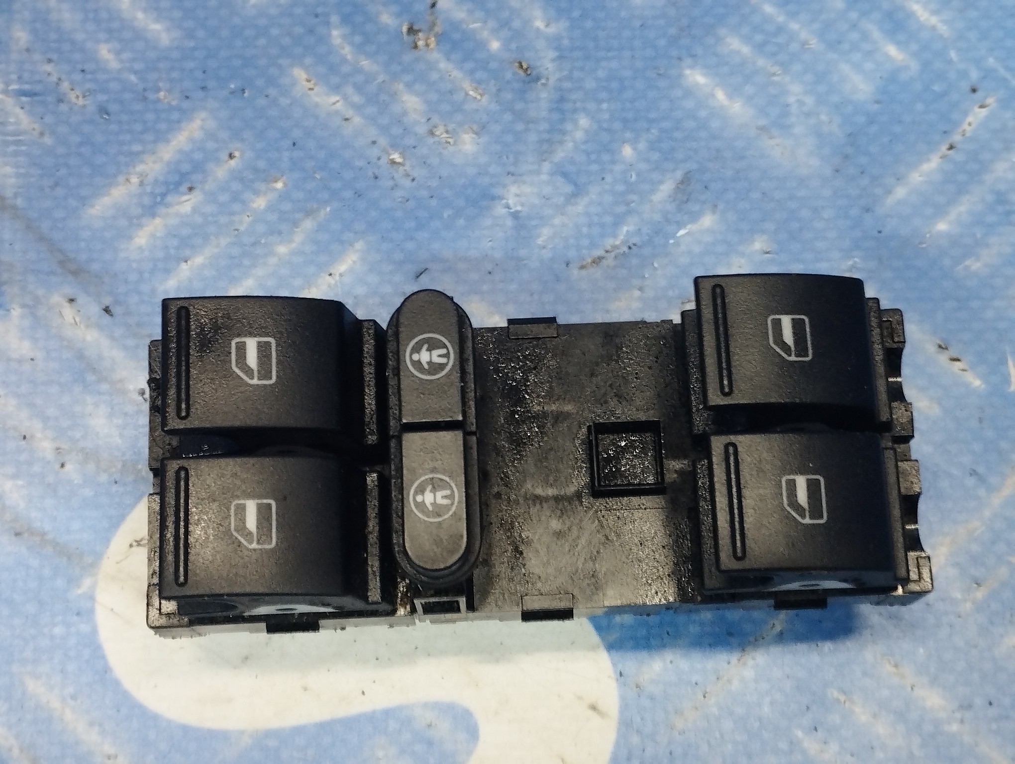 Кнопка склопідйомника Volkswagen Touareg FL (2015-2018) - 1