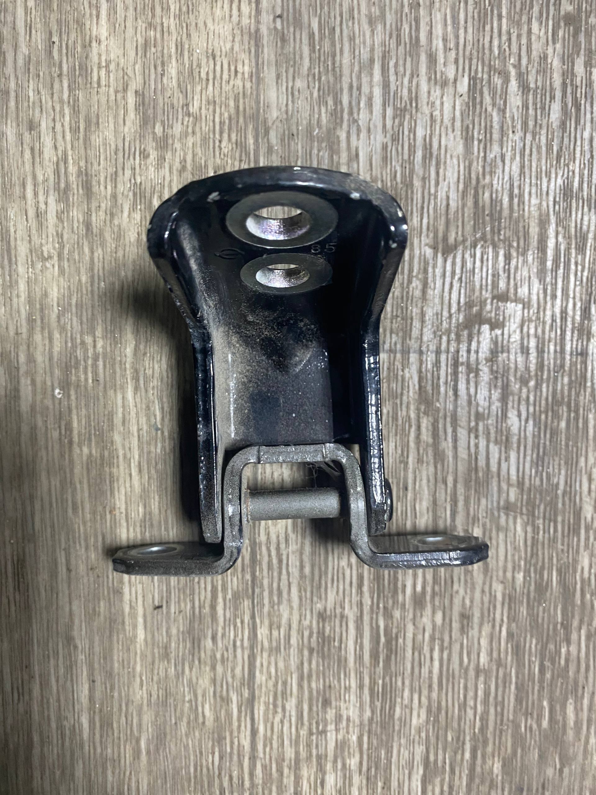 Петля Nissan Rogue 2014-2020 - 1