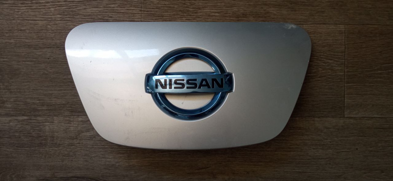 Кришка лючка порта зарядки Nissan LEAF I 2010-2017 - 1