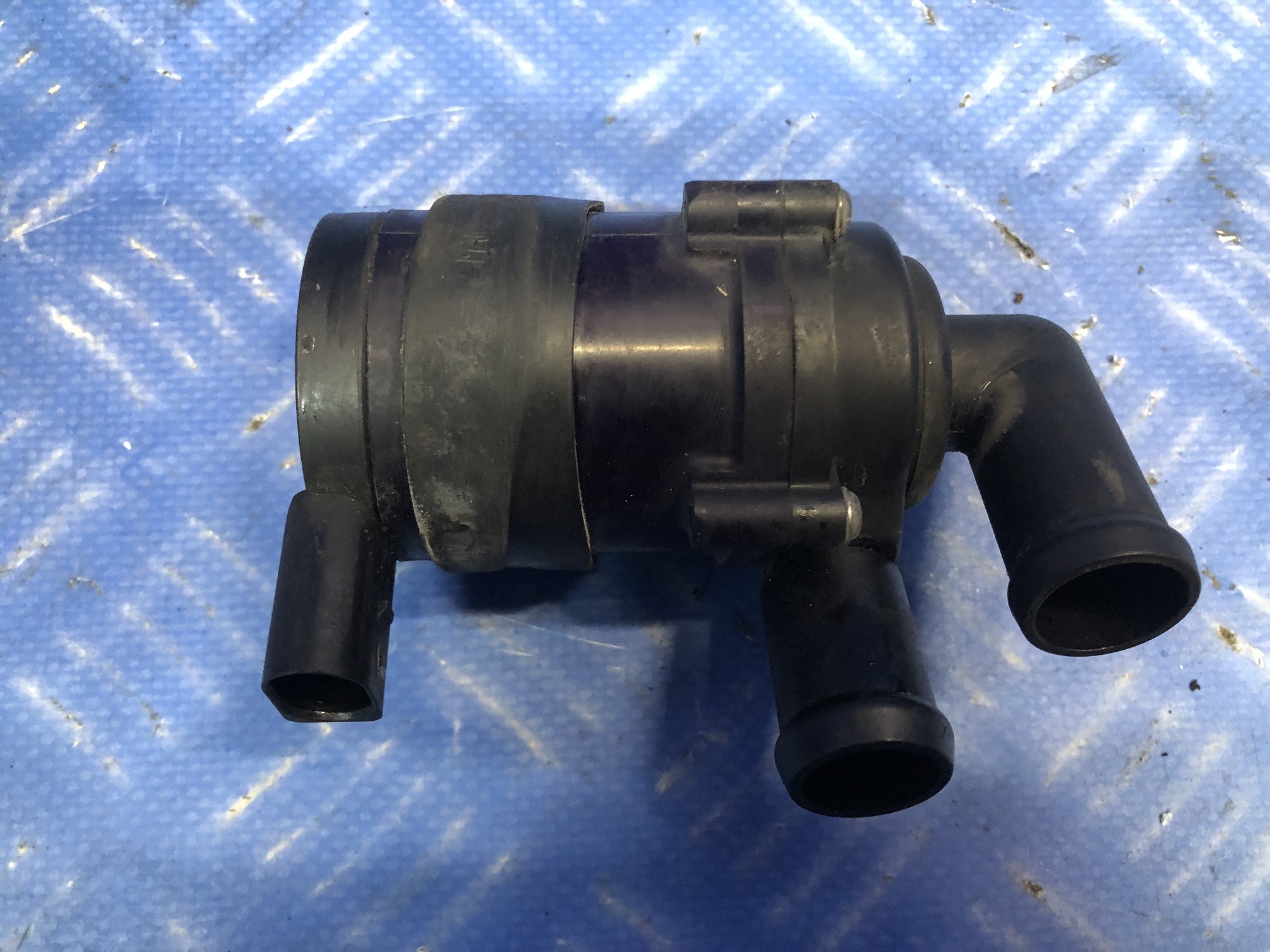 Насос водяной дополнительный Cayenne 958  - 1