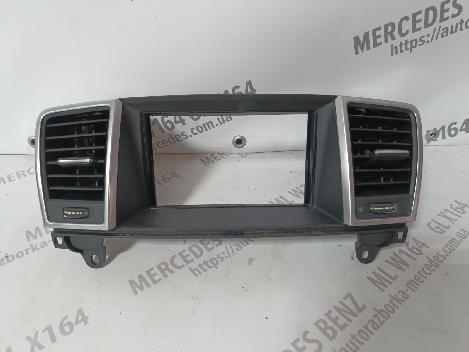Дефлектор обдування салону центральний Mercedes ML W166 (з 2011) - 1