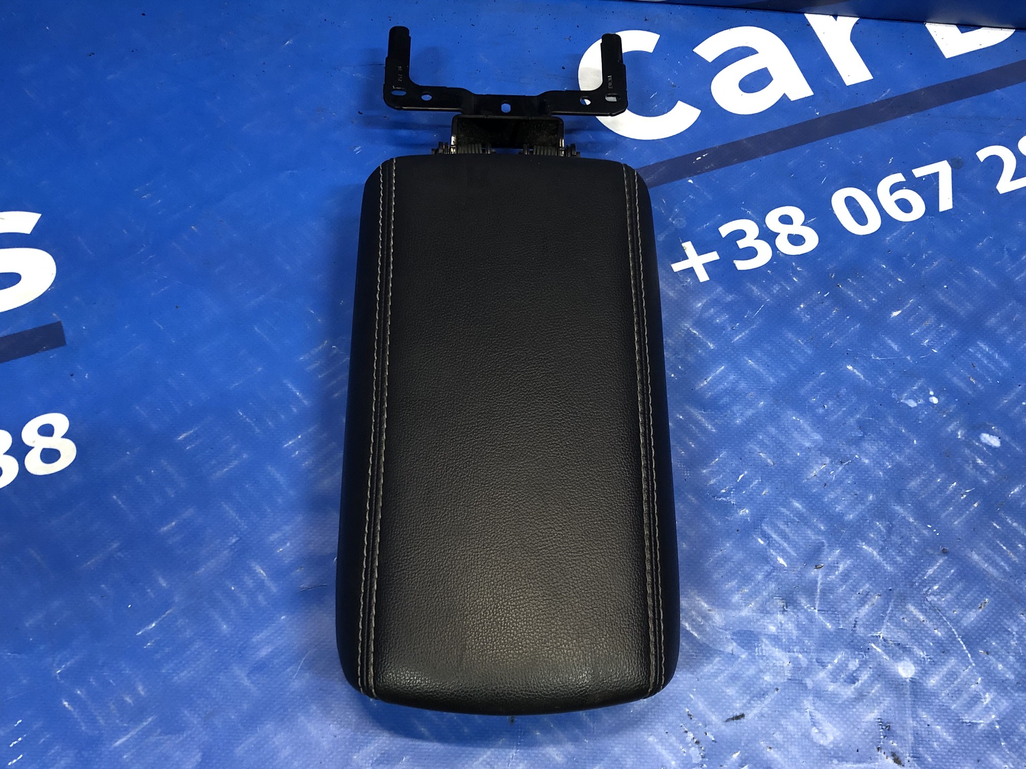 Подлокотник Ford Escape 3 FL ( 2012 - 2019 ) - 1
