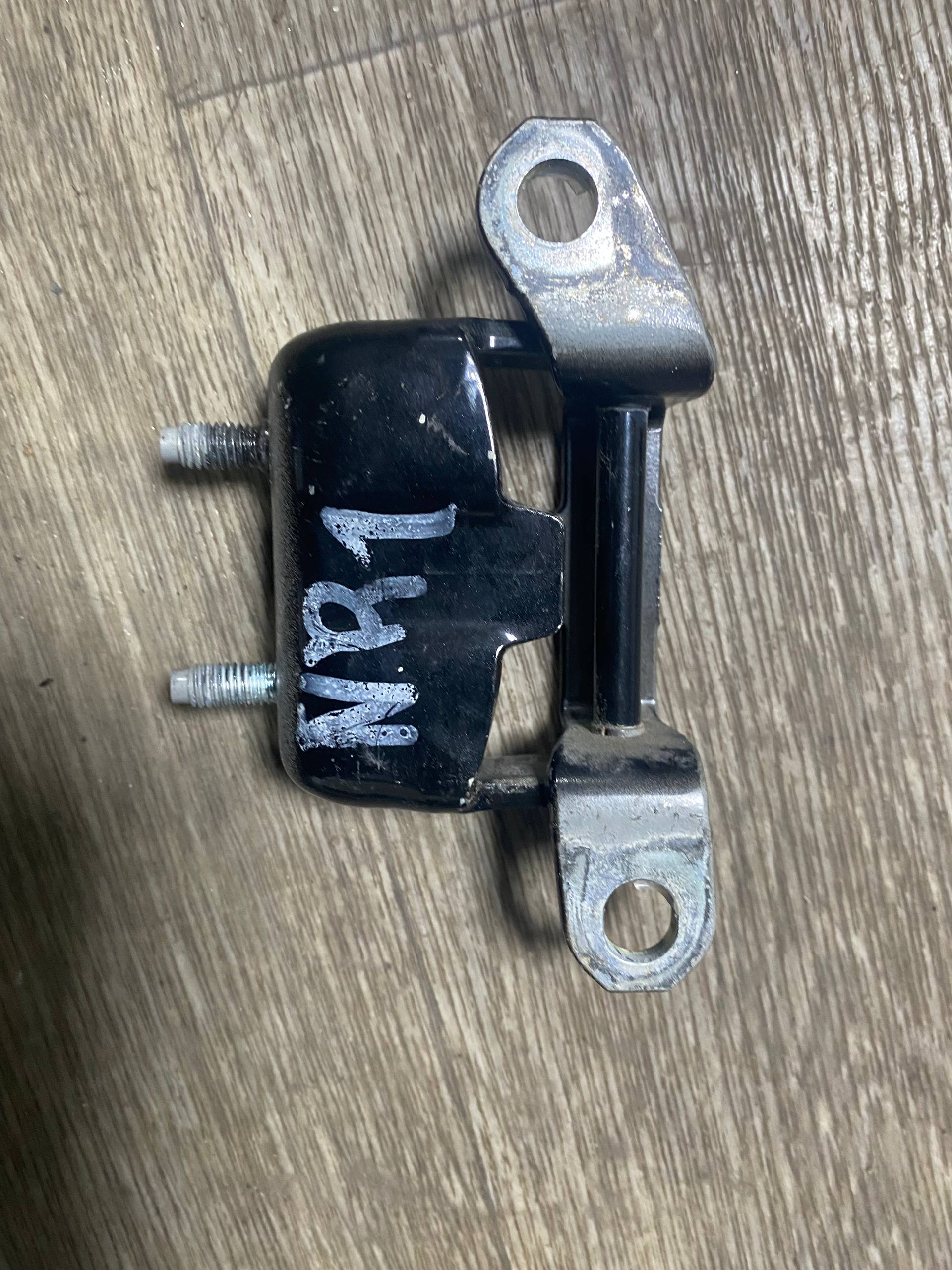 Петля Nissan Rogue 2014-2020 - 1