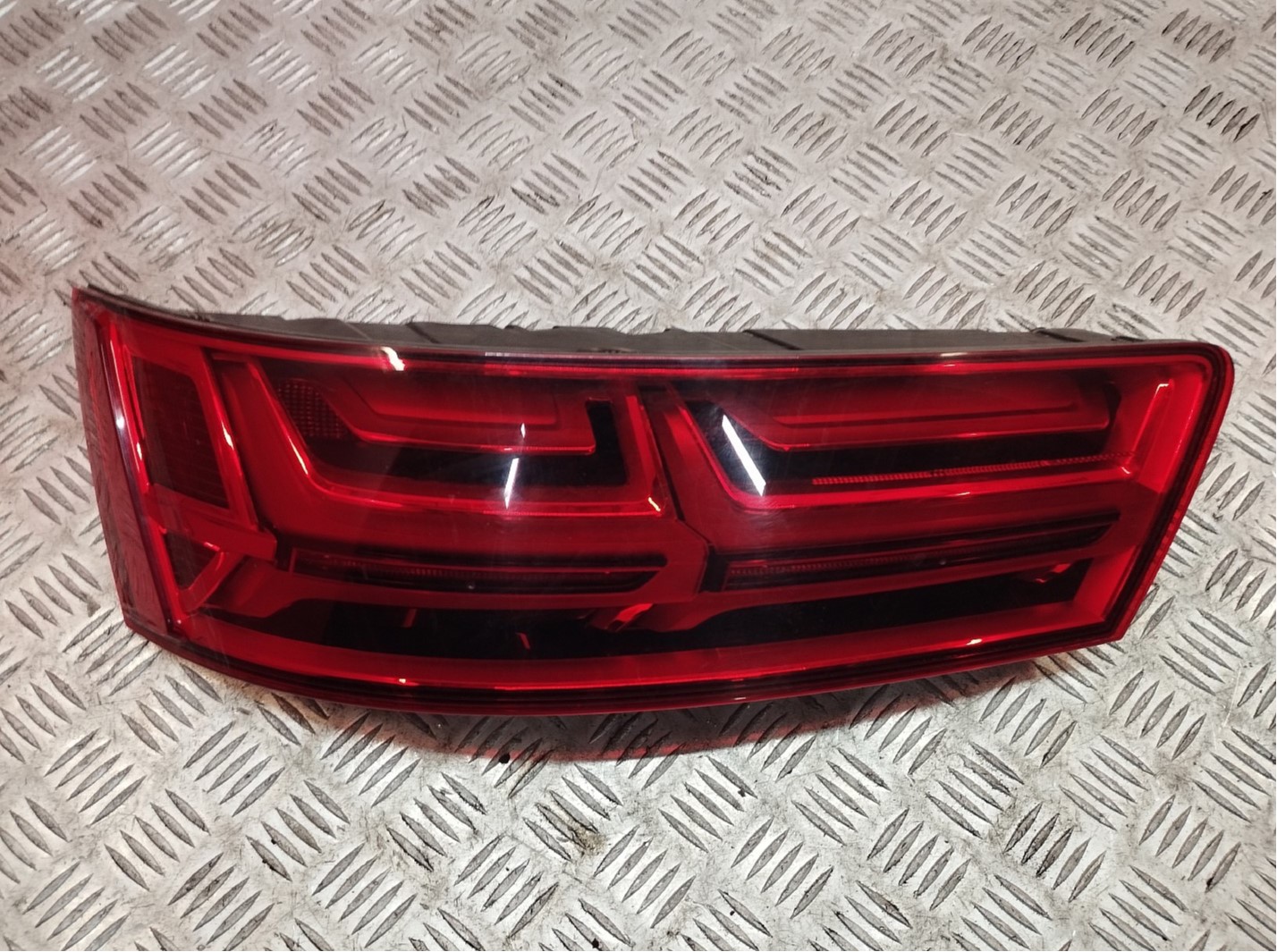 Фонарь задний левый Audi Q7 4M(2015-2020) - 1