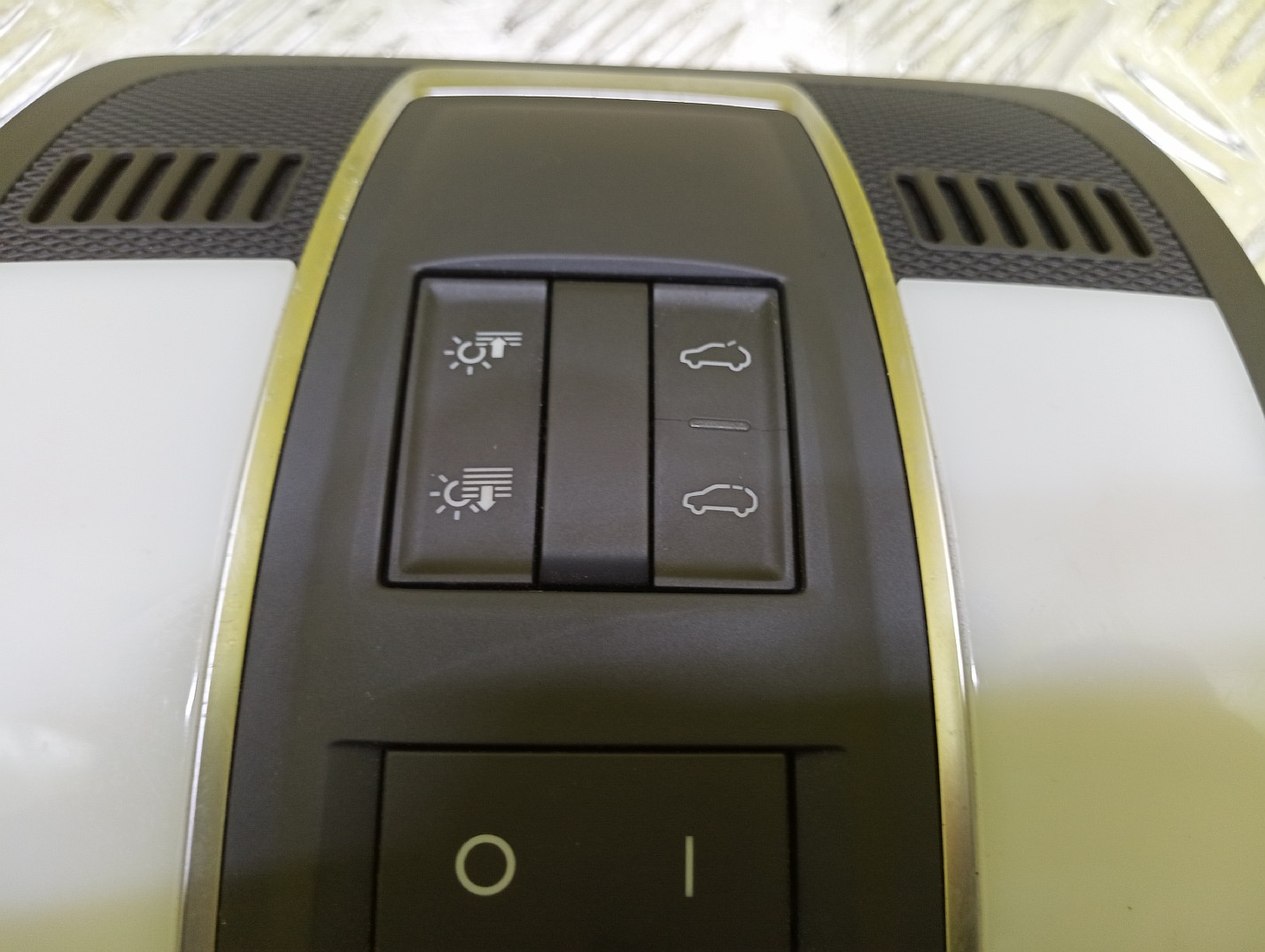 Кнопка люка Audi Q7 (2010-2015) - 1