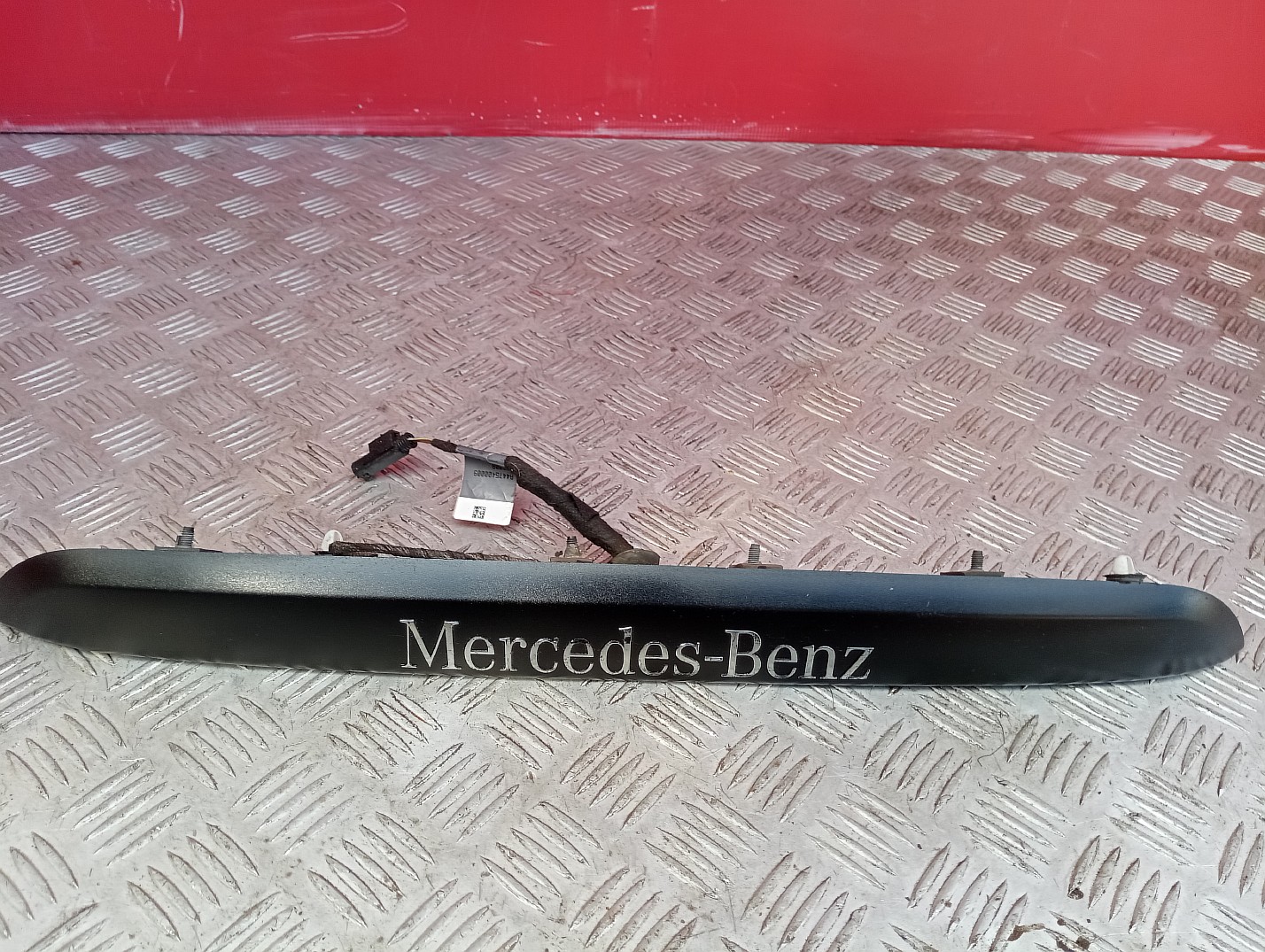 Накладка декоративна (молдинг) кришки (двері) багажника Mercedes-Benz Vito W 447 (2014-2018) - 1