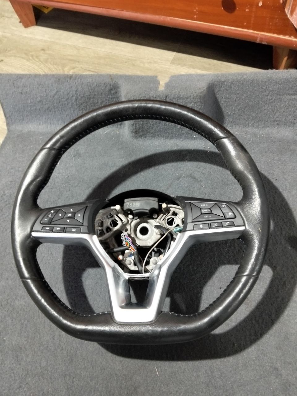 Руль Nissan Leaf II 2018-2024 - 1