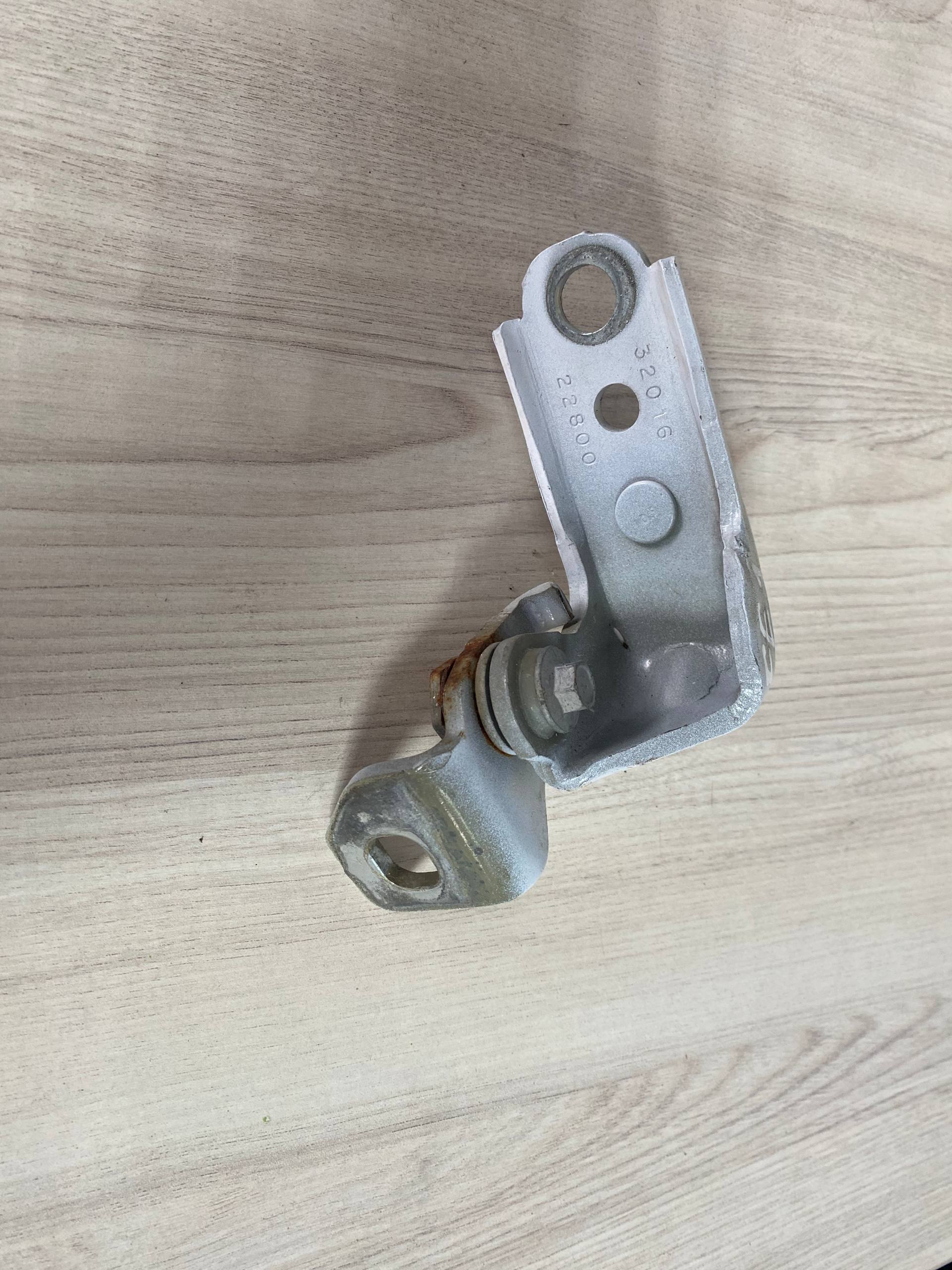 Петля Ford Escape 2017-2019 - 1