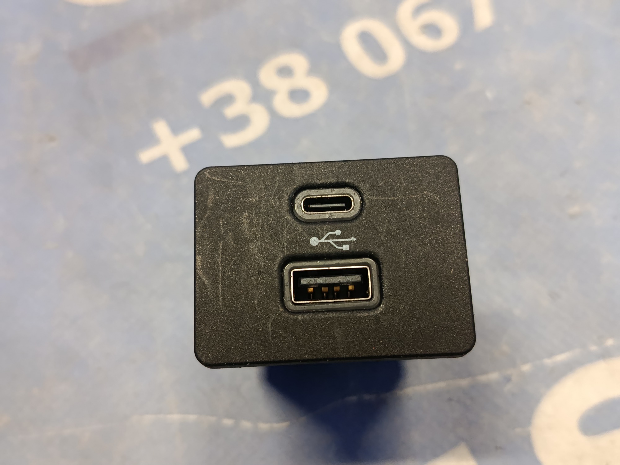 USB блок Ford Mustang Mach-E  Select Premium  ( 2019 - 2026 ) - 1