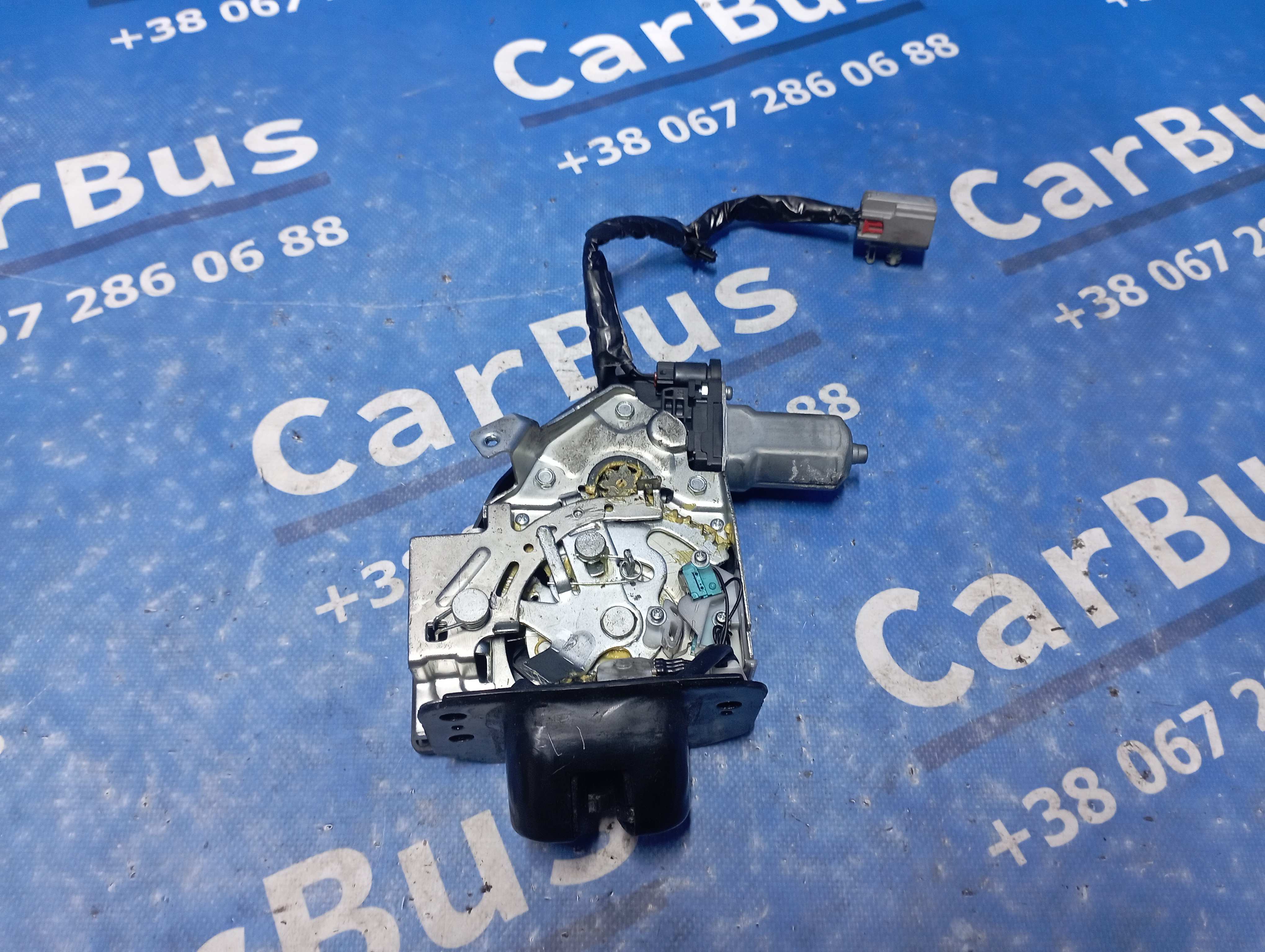 Замок кришки (двері) багажника Ford Kuga 2 (2012 - 2016) - 1