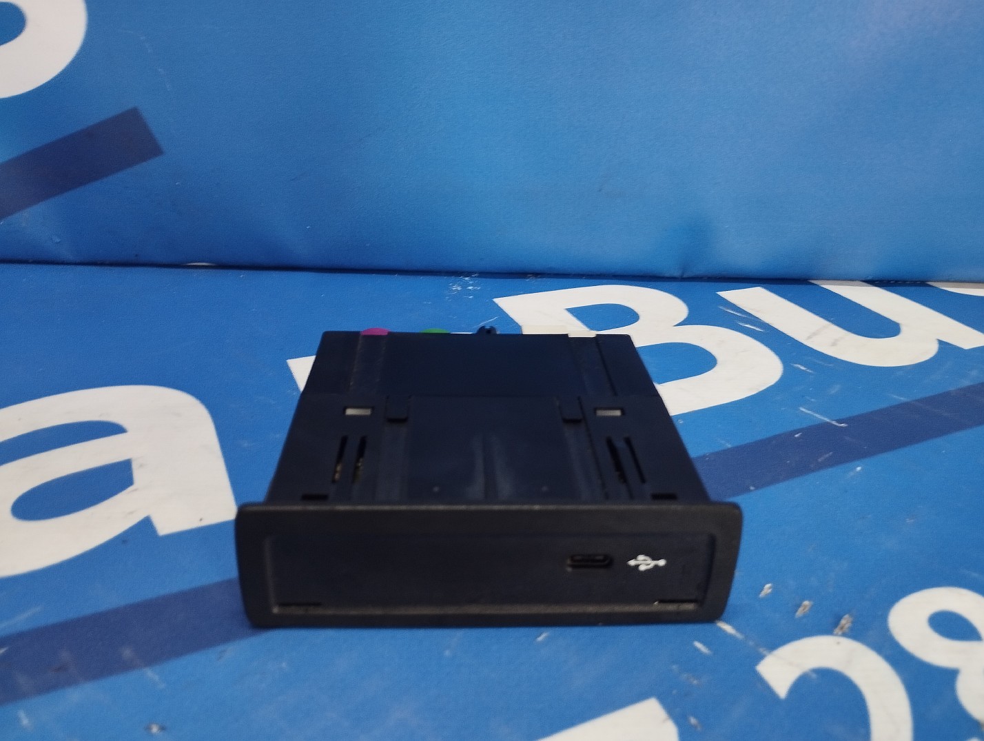 USB блок Mercedes GLE V167 (2018-2025) - 1