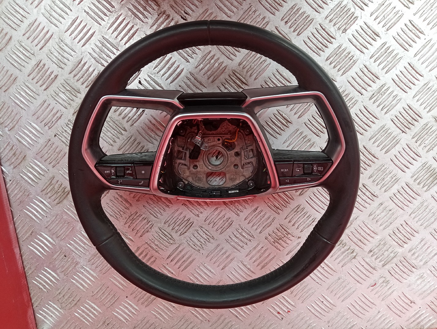 Руль Audi E-TRON - 1