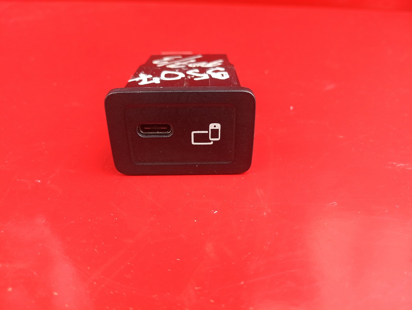 Разъем AUX / USB Mercedes-Benz Sprinter W907 (2014-2024) - 1