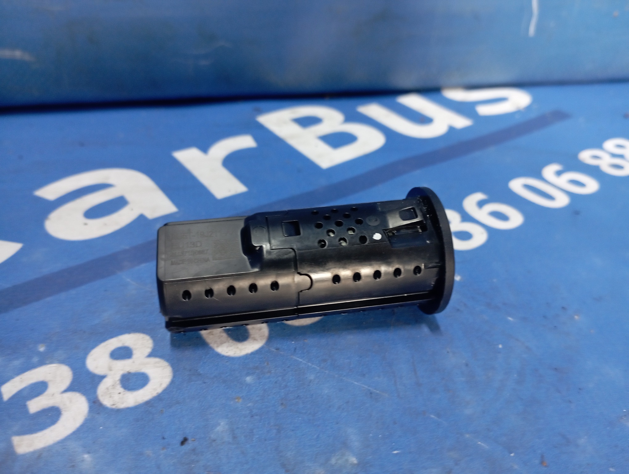 Разъем AUX / USB Ford Mustang Mach-E  Select Premium  ( 2019 - 2026 ) - 1