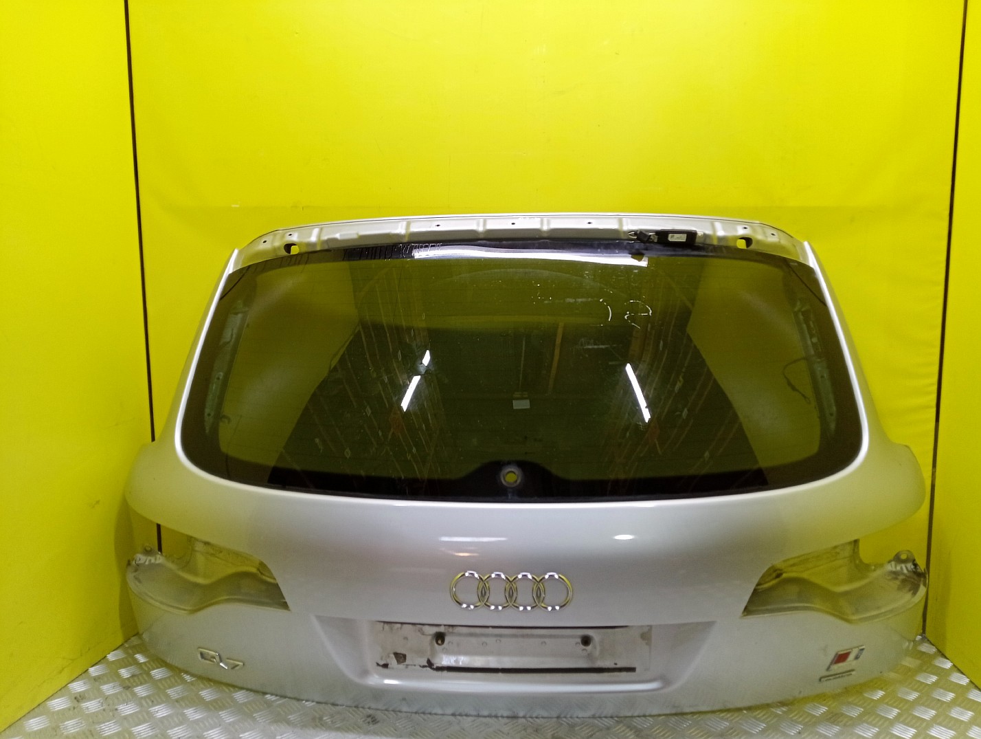 Стекло заднее Audi Q7 (2006-2009) - 1