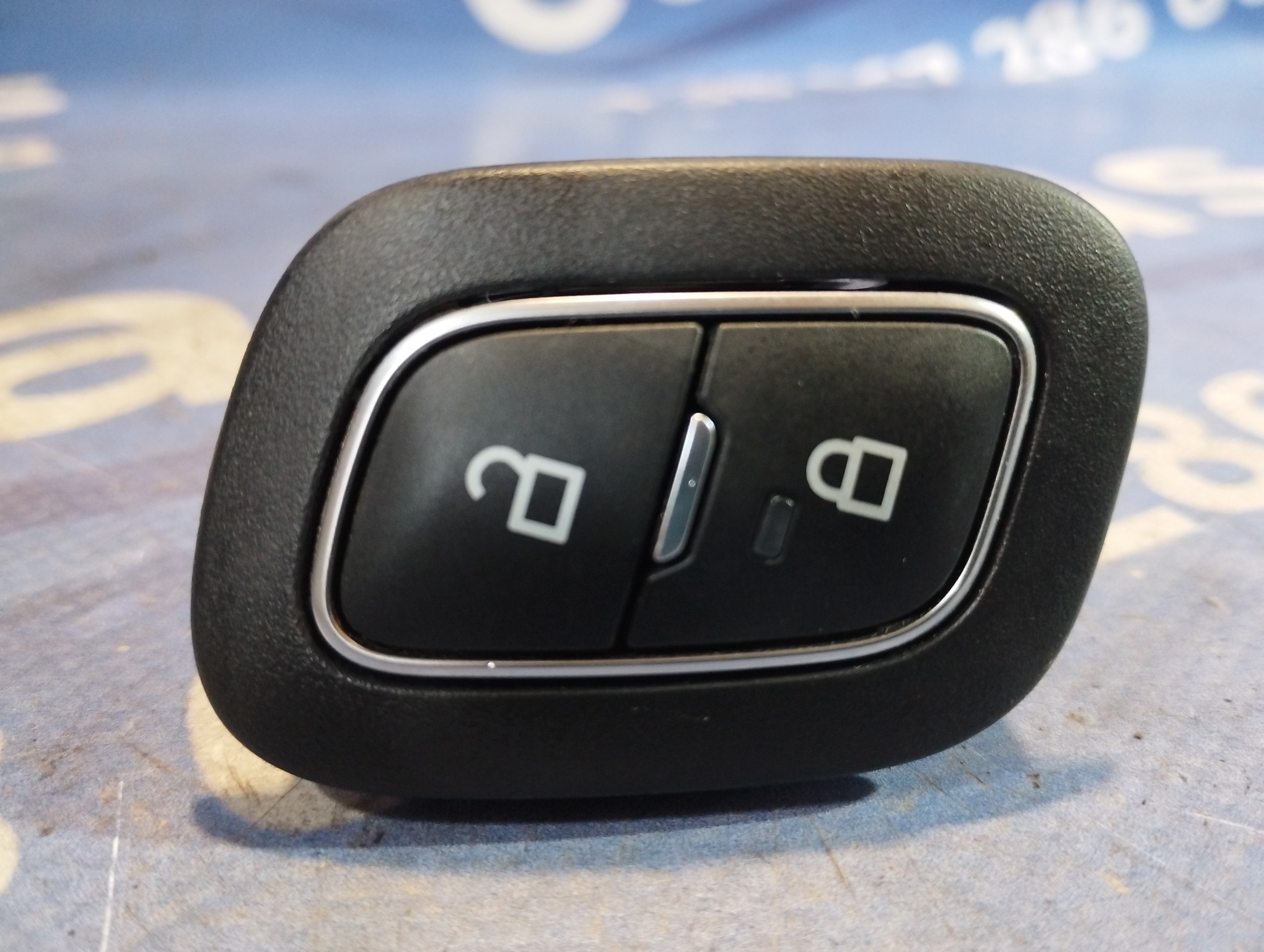 Кнопка Ford Mustang Mach-E  Select Premium  ( 2019 - 2026 ) - 1