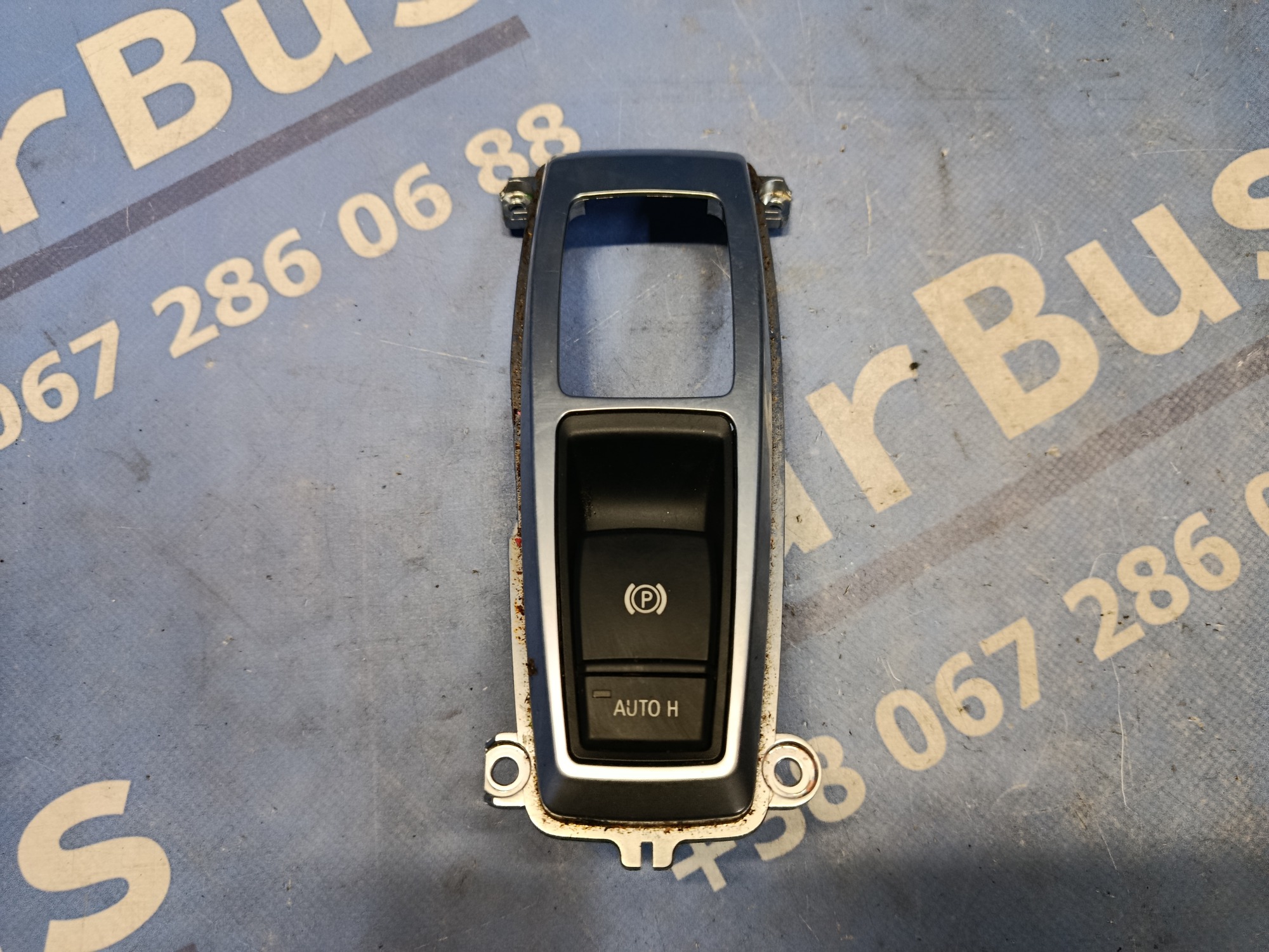 Кнопка ручника (стоянкового гальма) BMW X5 E70 (2010-2013) рестайл - 1