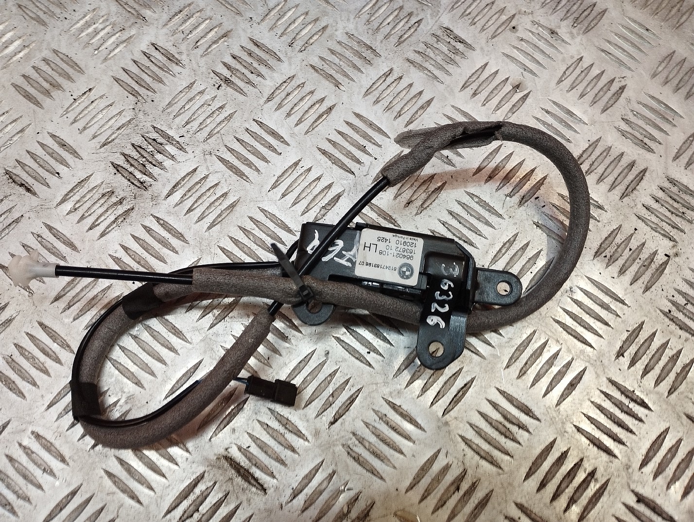 Замок кришки (двері) багажника BMW X5 E70 (2010-2013) рестайл - 1