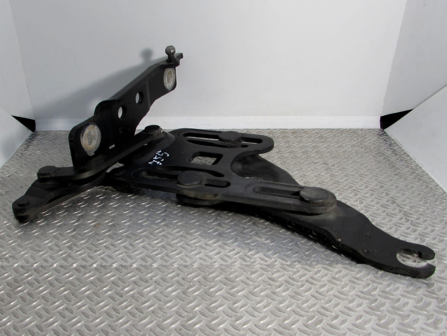 Петля капота левая BMW X5 E70 (2007-2010) дорестайл - 1