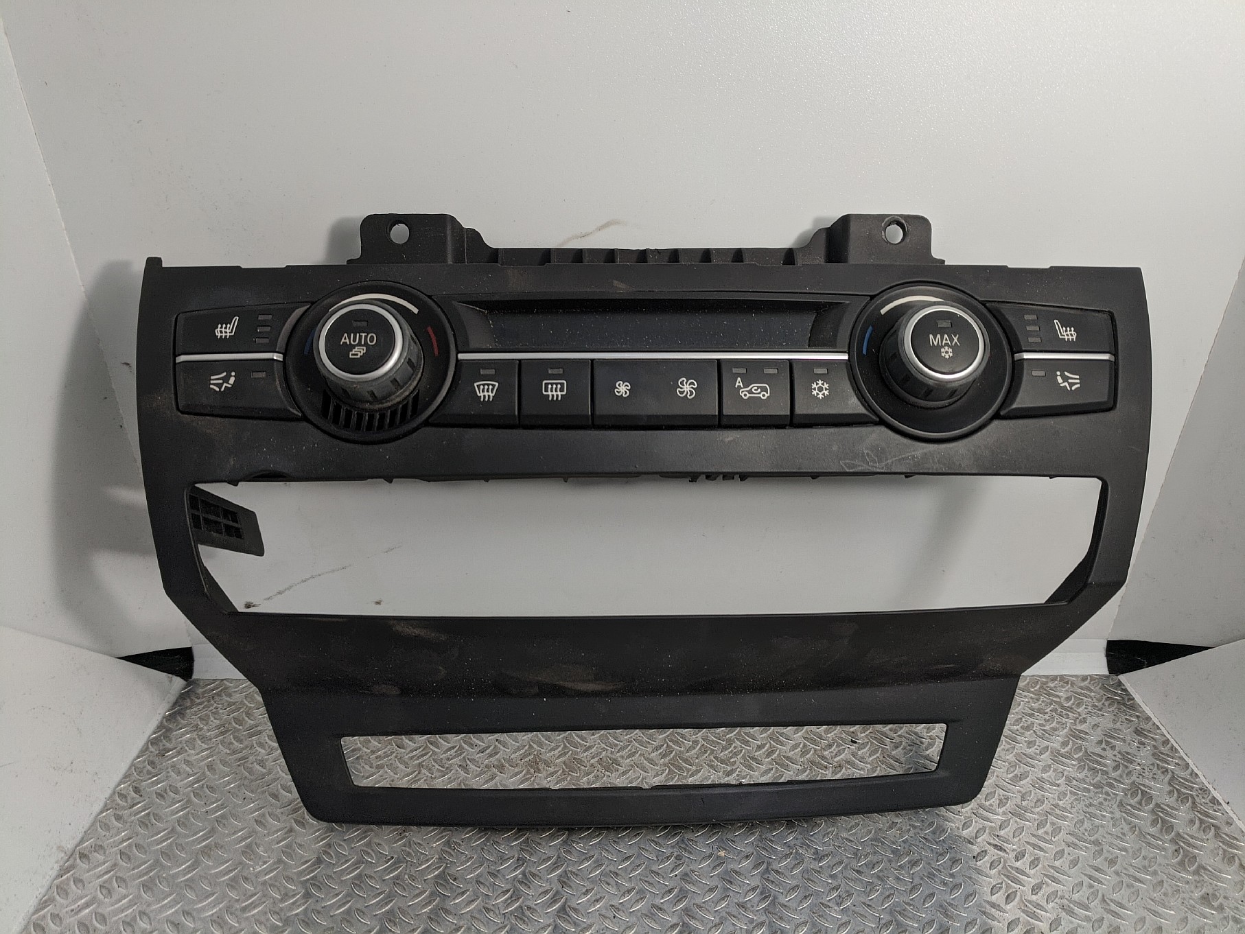Панель керування клімат-контролю BMW X5 E70 (2010-2013) рестайл - 1