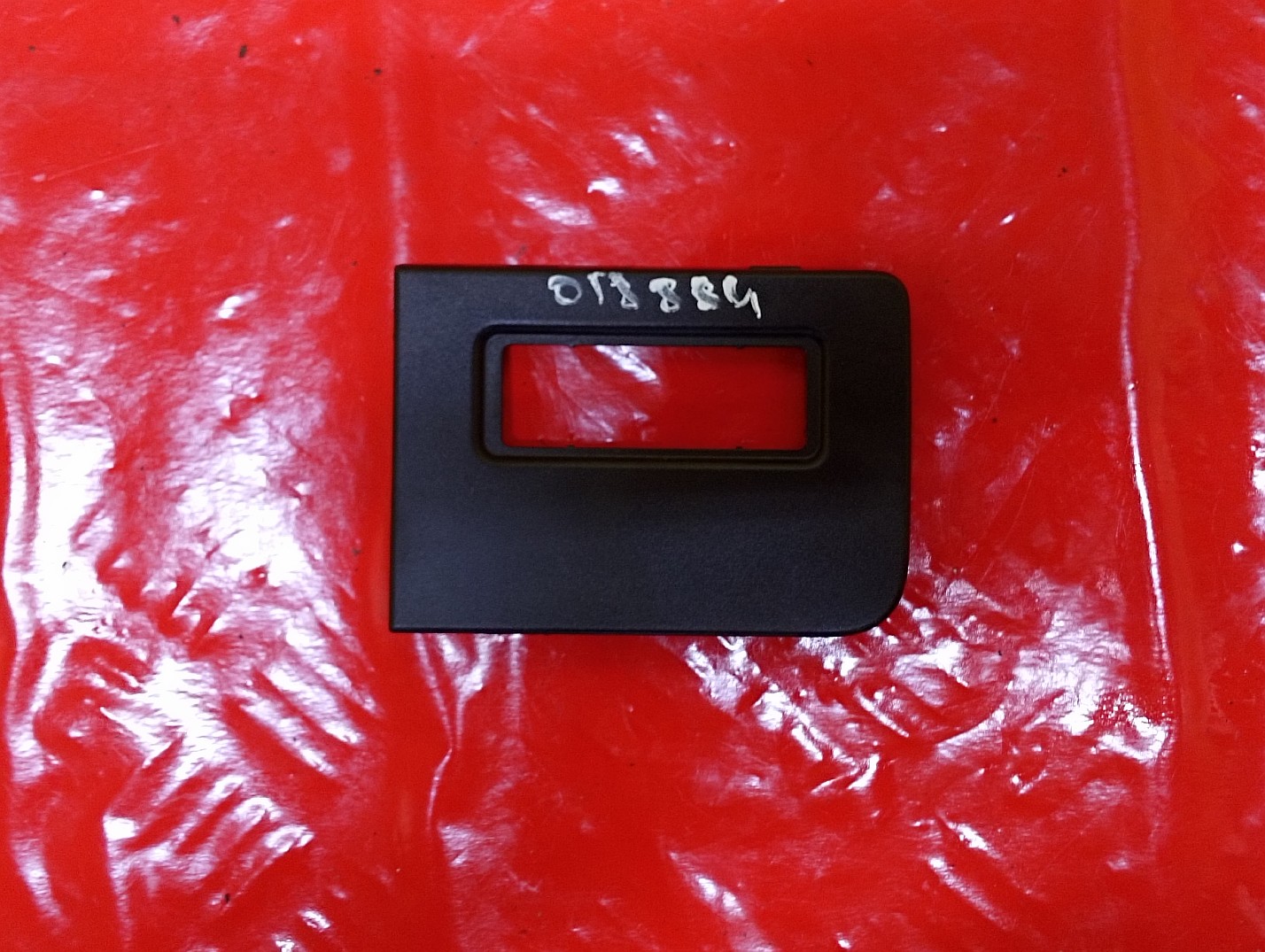 Накладка декоративна (молдинг) кришки (двері) багажника BMW X5 F15 (2013-2018) - 1