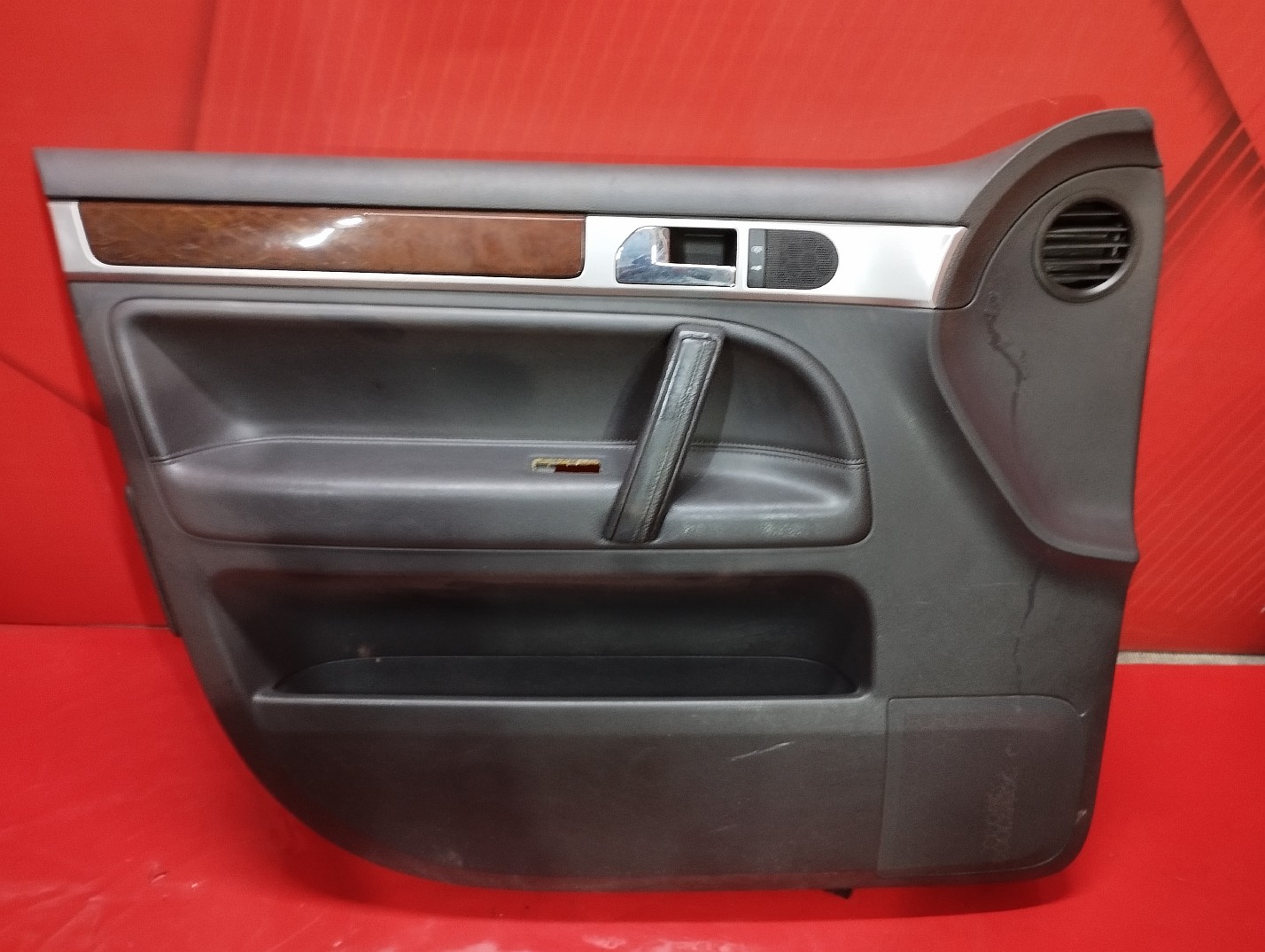 Обшивка (карта) двері передньої лівої Volkswagen Touareg (2003-2006) дорестайл - 1