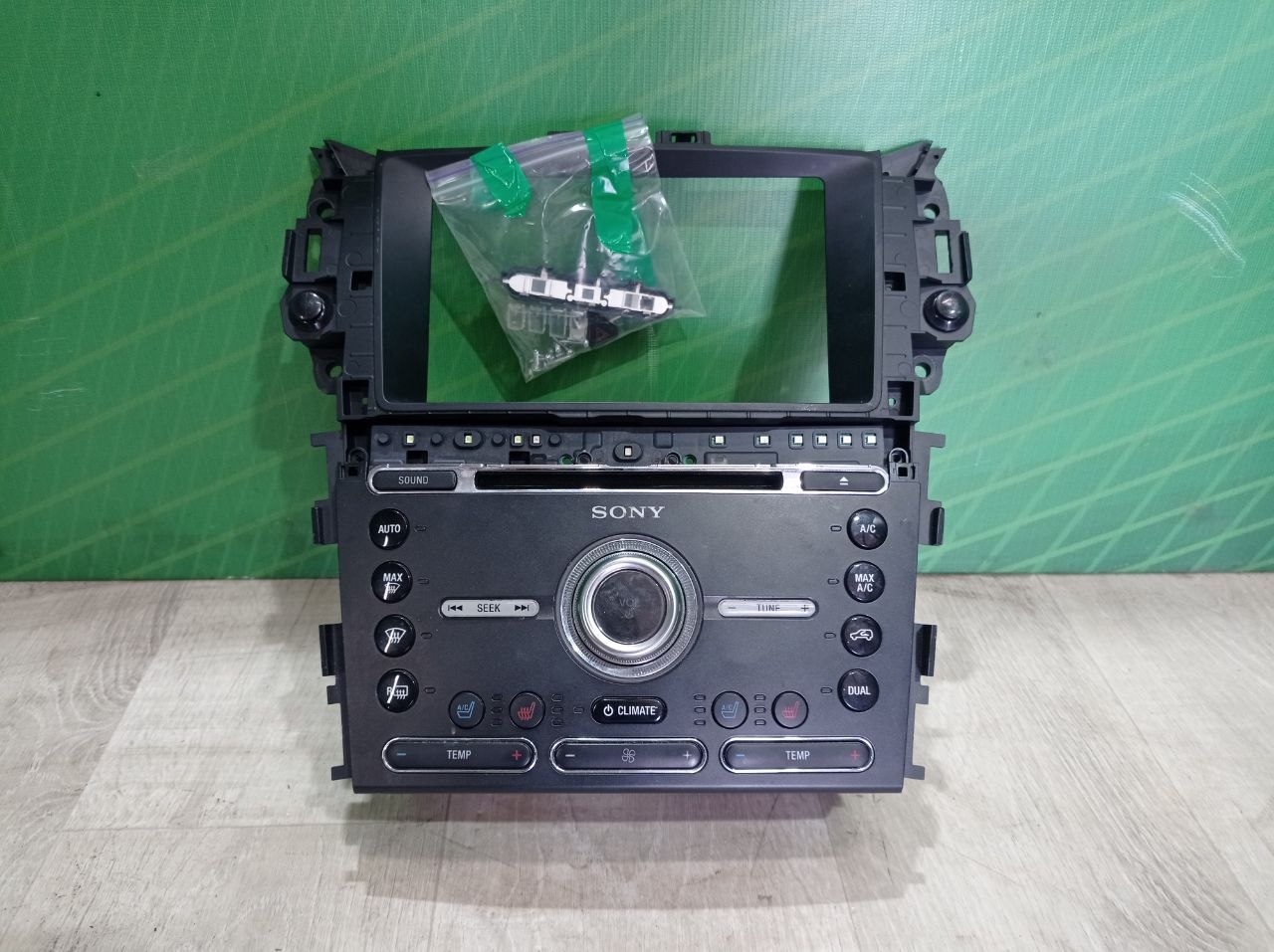 Панель управления климат-контроля Ford Explorer (2011-2019) - 1