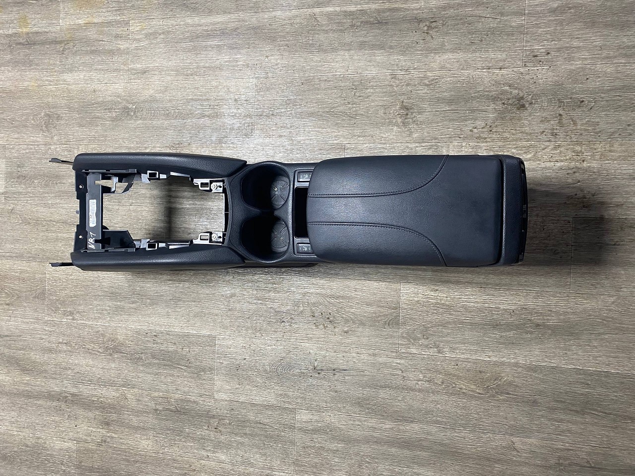 Тунель підлокітника Nissan Rogue 2014-2020 - 1