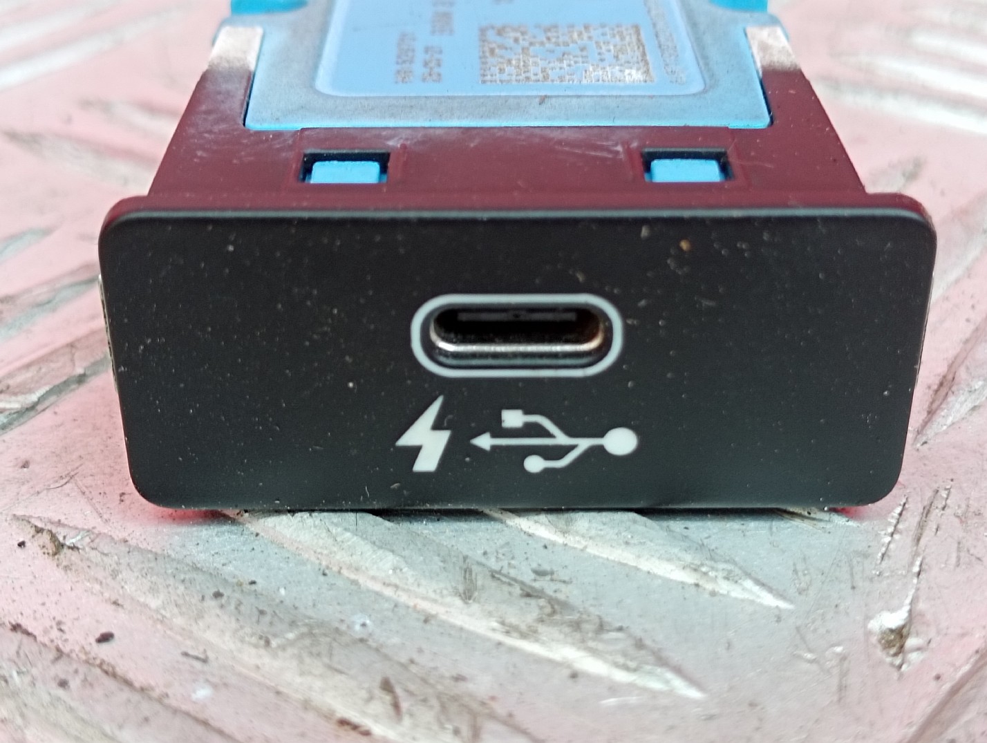Разъем USB BMW X5 G05 (2019-2025) - 1