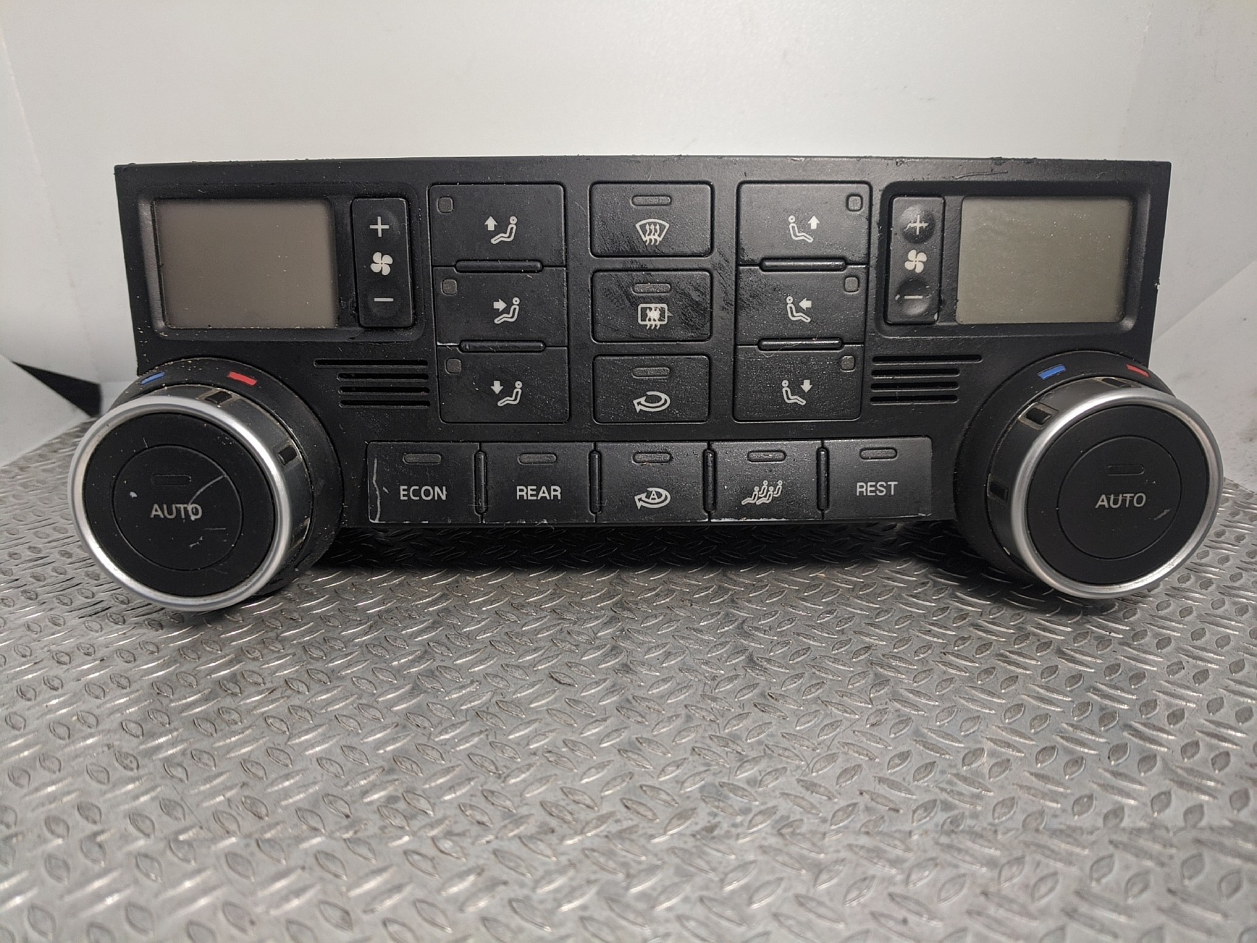 Панель керування клімат-контролю Volkswagen Touareg (2007-2010) рестайл - 1