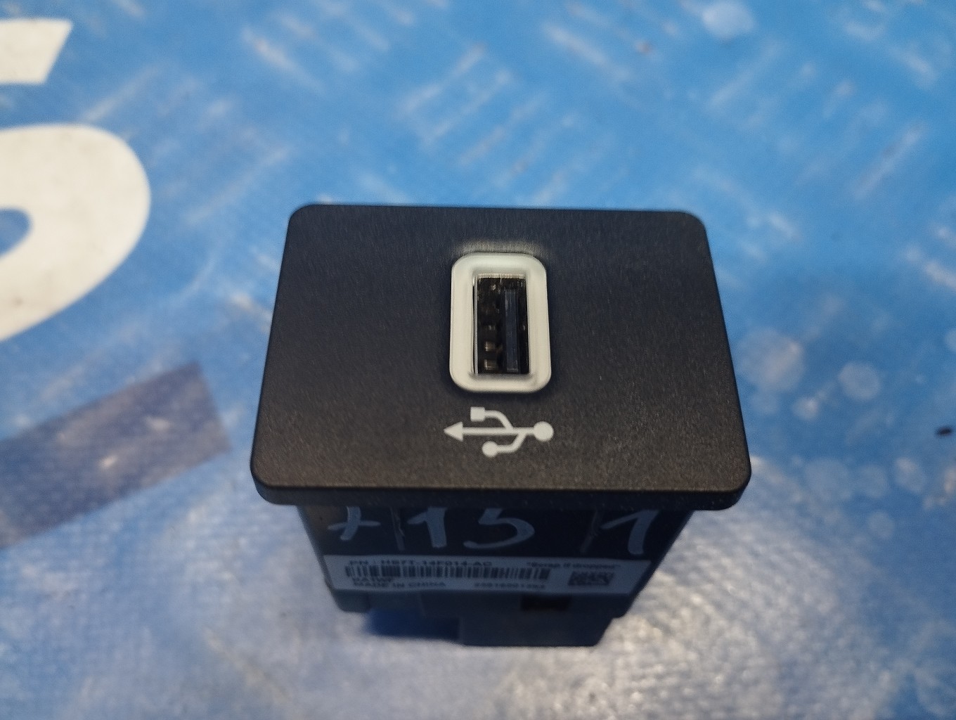 Разъем AUX / USB Ford Escape 3 FL ( 2012 - 2019 ) - 1