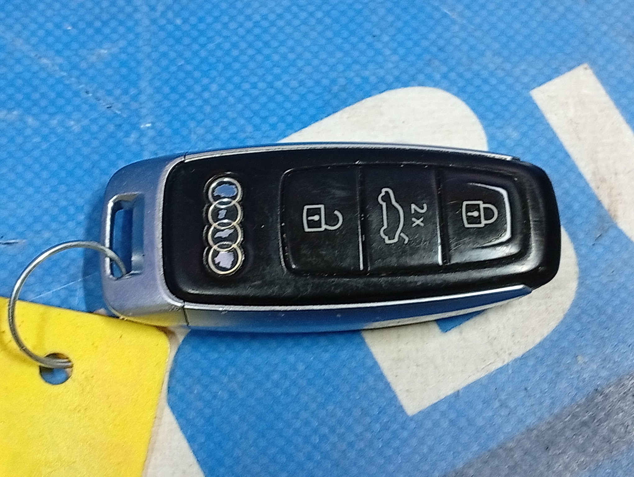 Ключ зажигания Audi E-TRON - 1
