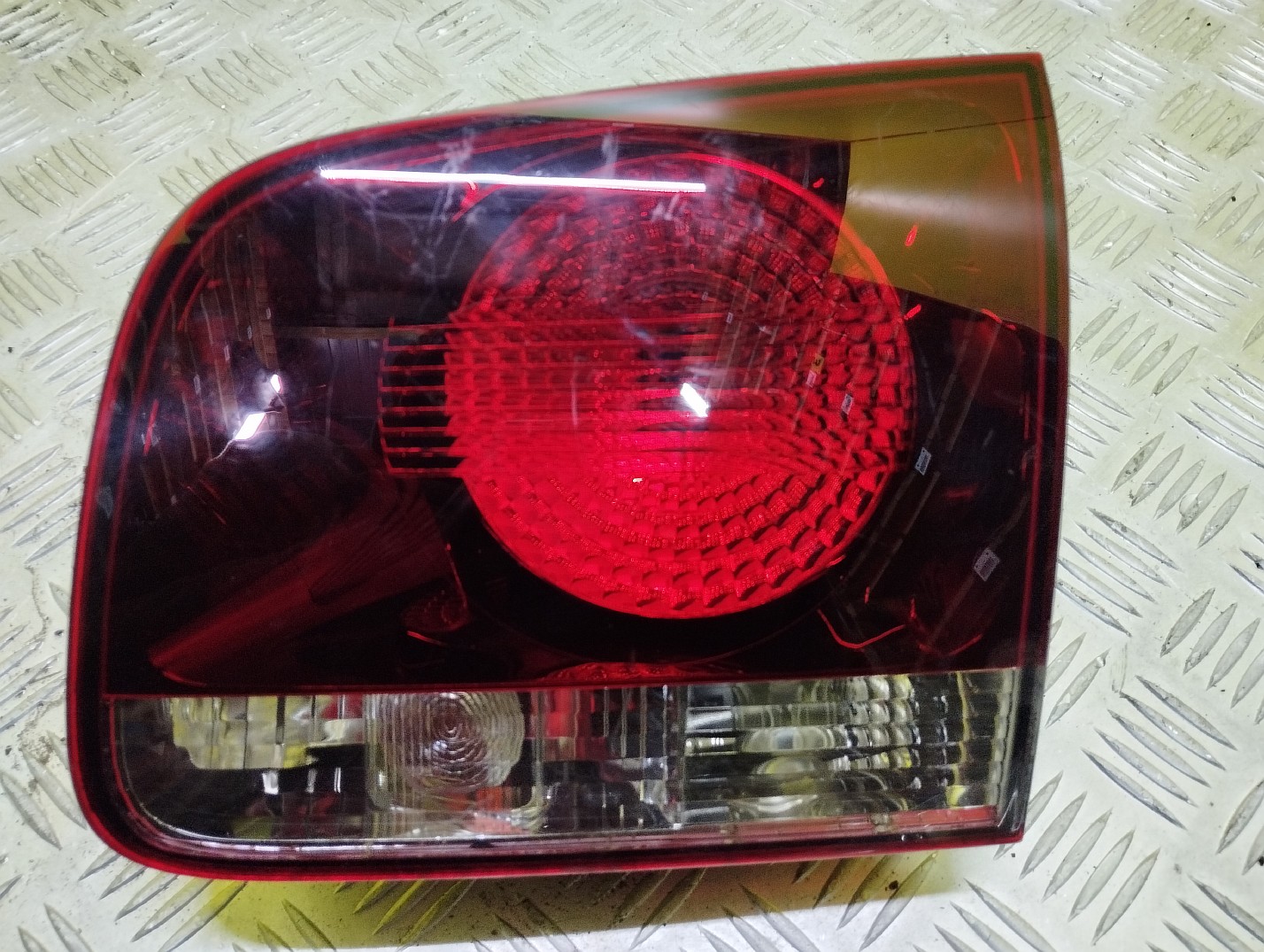 Ліхтар кришки багажника правий Volkswagen Touareg (2007-2010) рестайл - 1