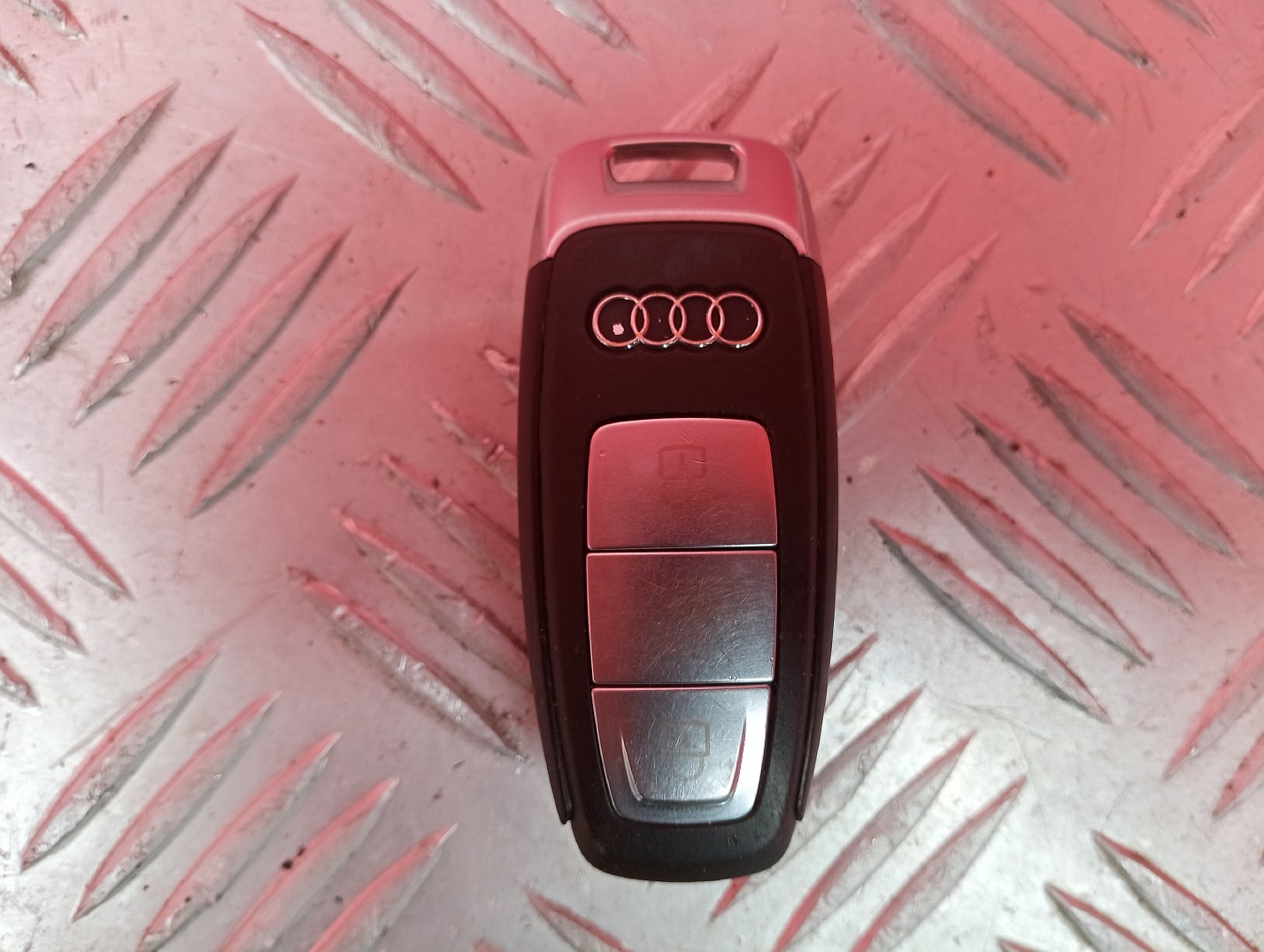 Ключ зажигания Audi E-TRON - 1