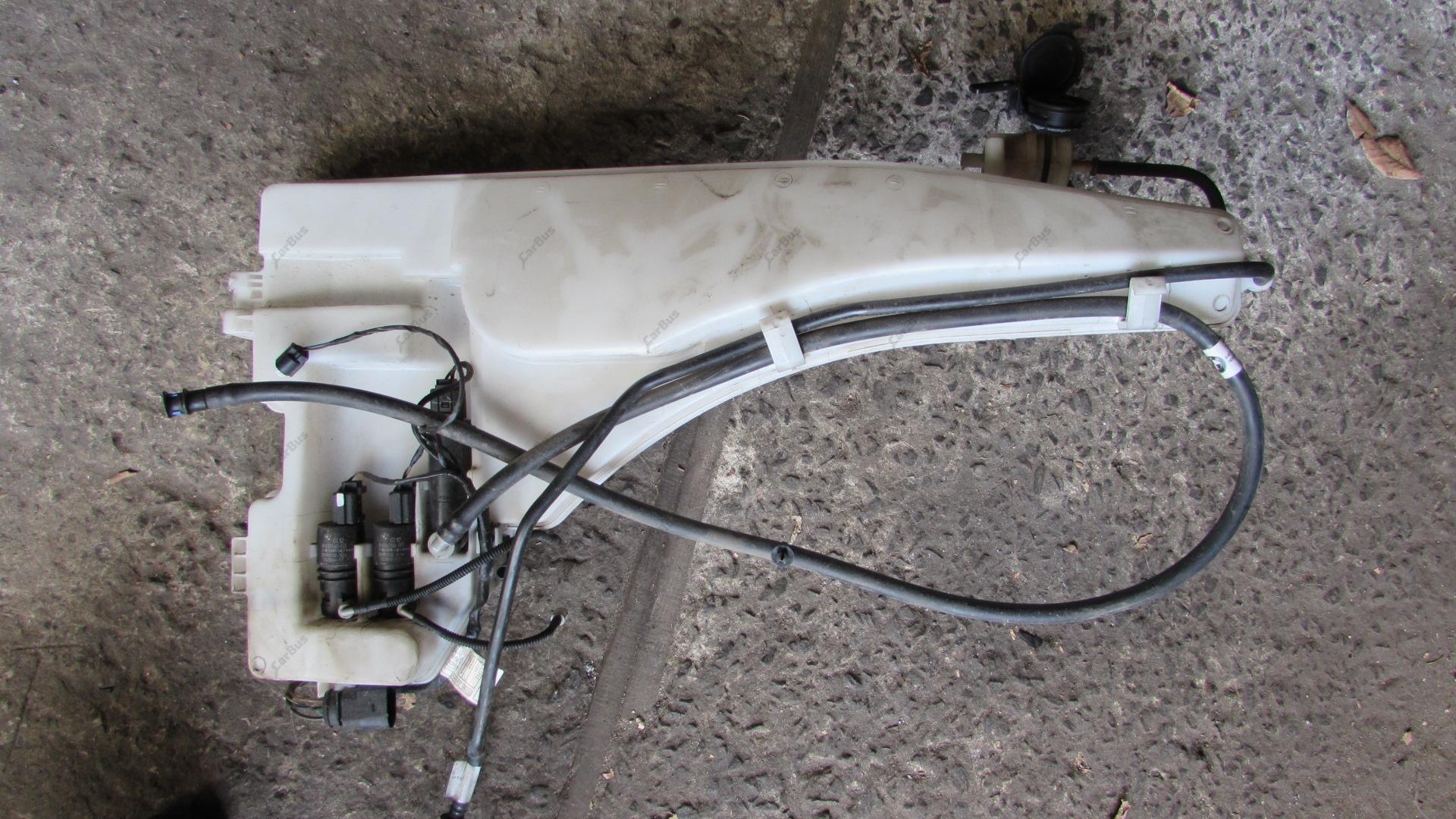 Бачок омивача (омивач скла, фар) BMW X5 E70 (2010-2013) рестайл - 1