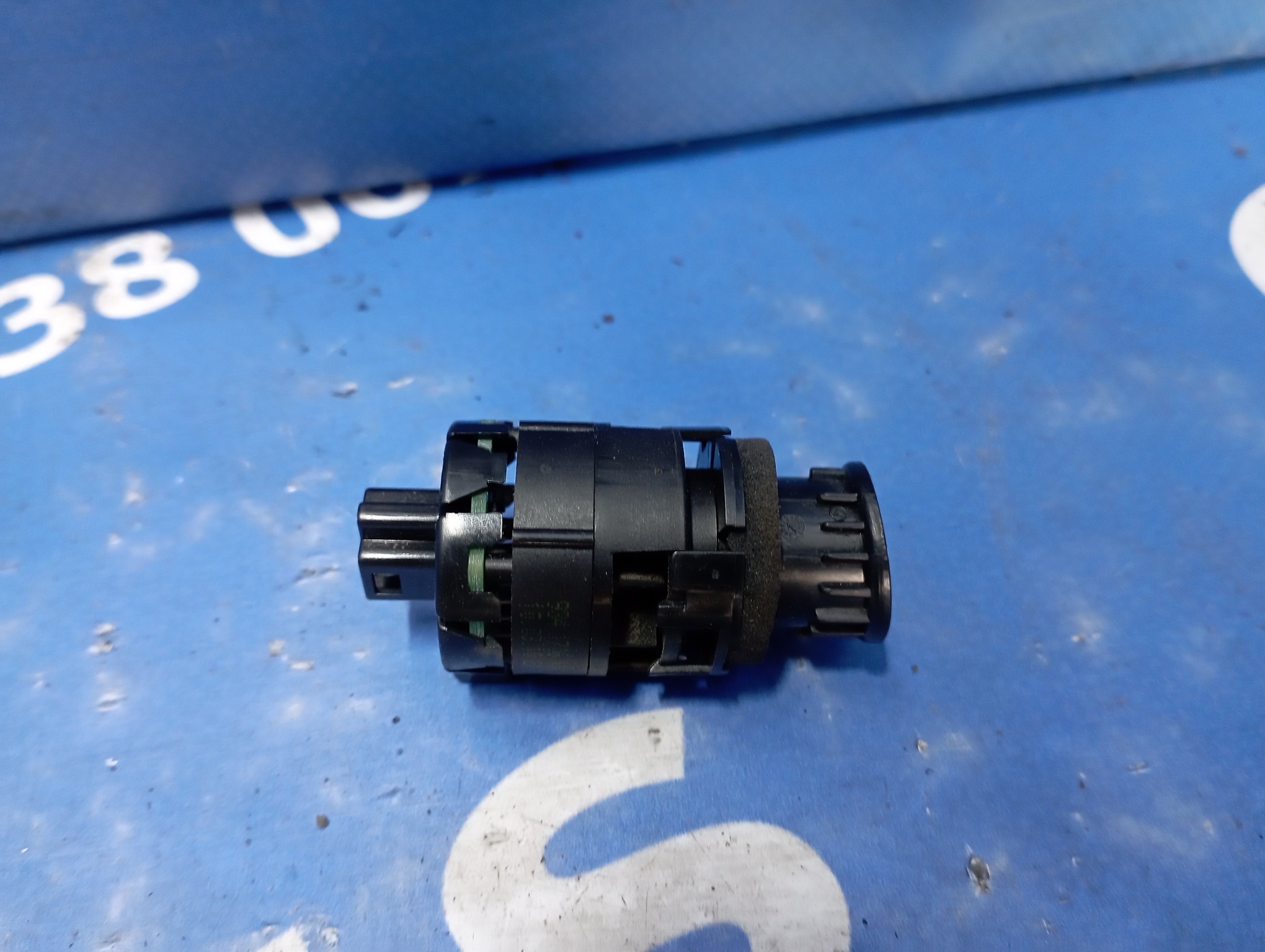 Датчик температуры воздуха Mercedes-Benz W212 E350 (2009-2016) - 1