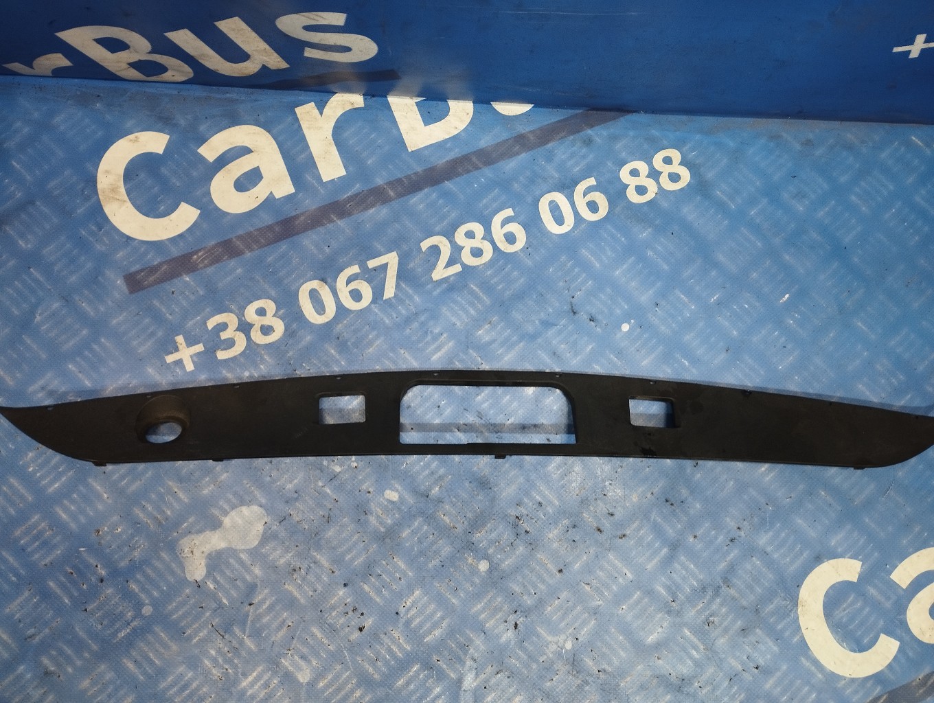 Накладка декоративна (молдинг) кришки (двері) багажника Mercedes S 560 - 1
