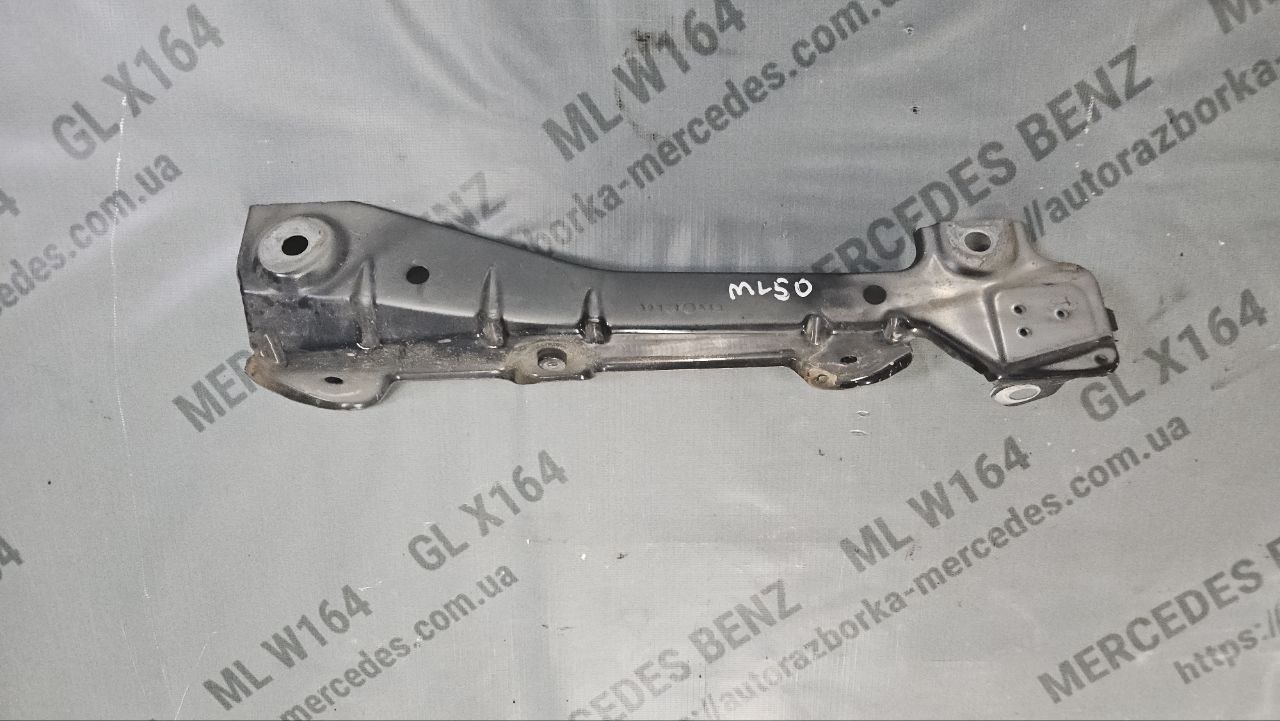 Кронштейн (кріплення) крила Mercedes ML W164 (2005-2011) - 1