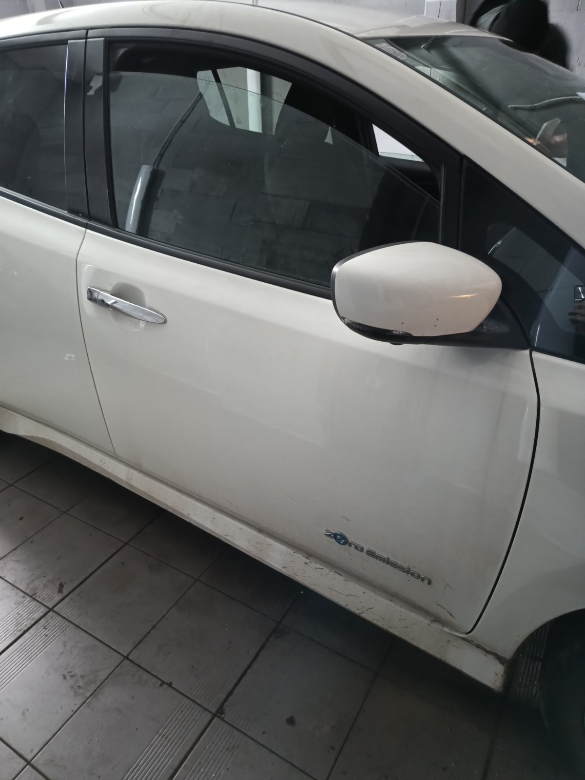 Двері передні праві Nissan Leaf II 2018-2024 - 1