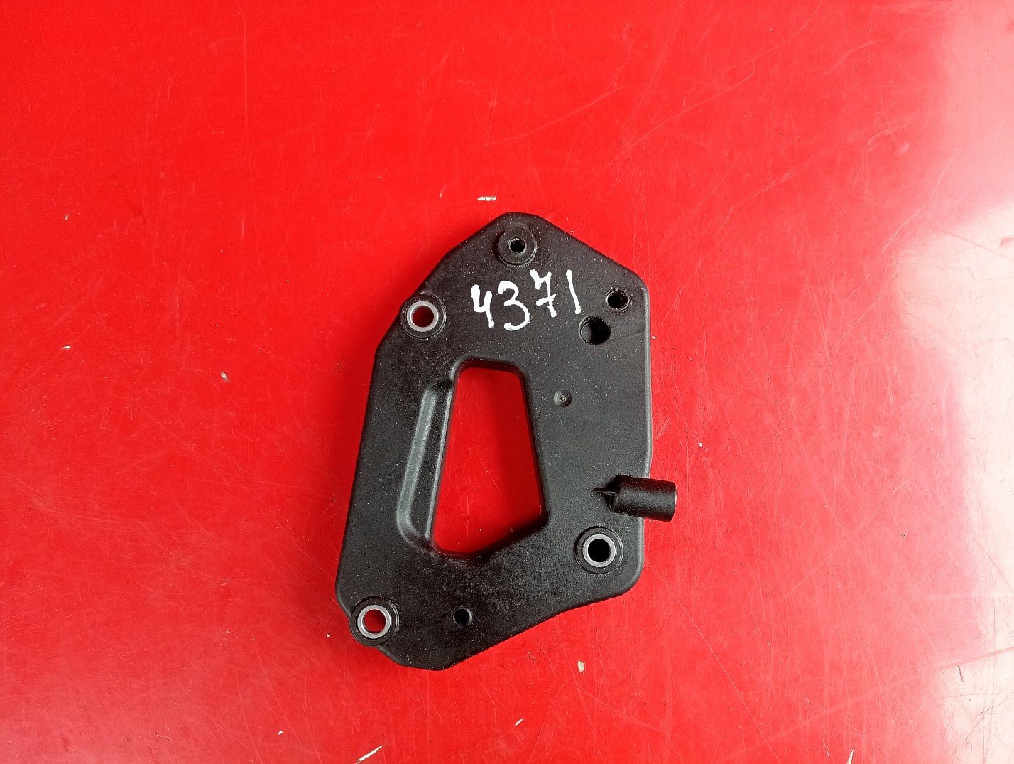 Кронштейн клапана охлаждения Audi E-TRON - 1