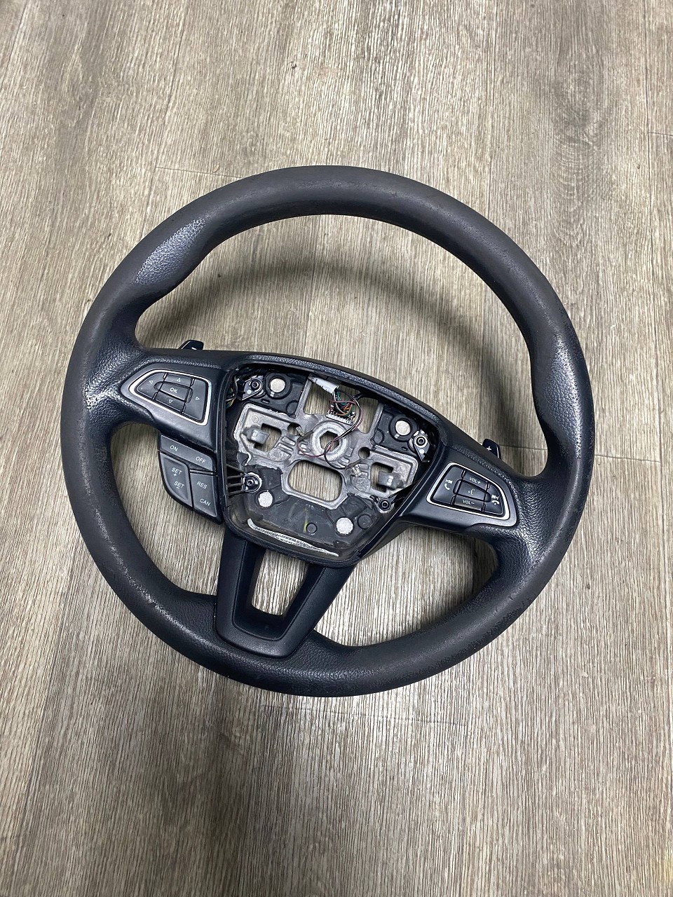 Руль Ford Escape 2017-2019 - 1