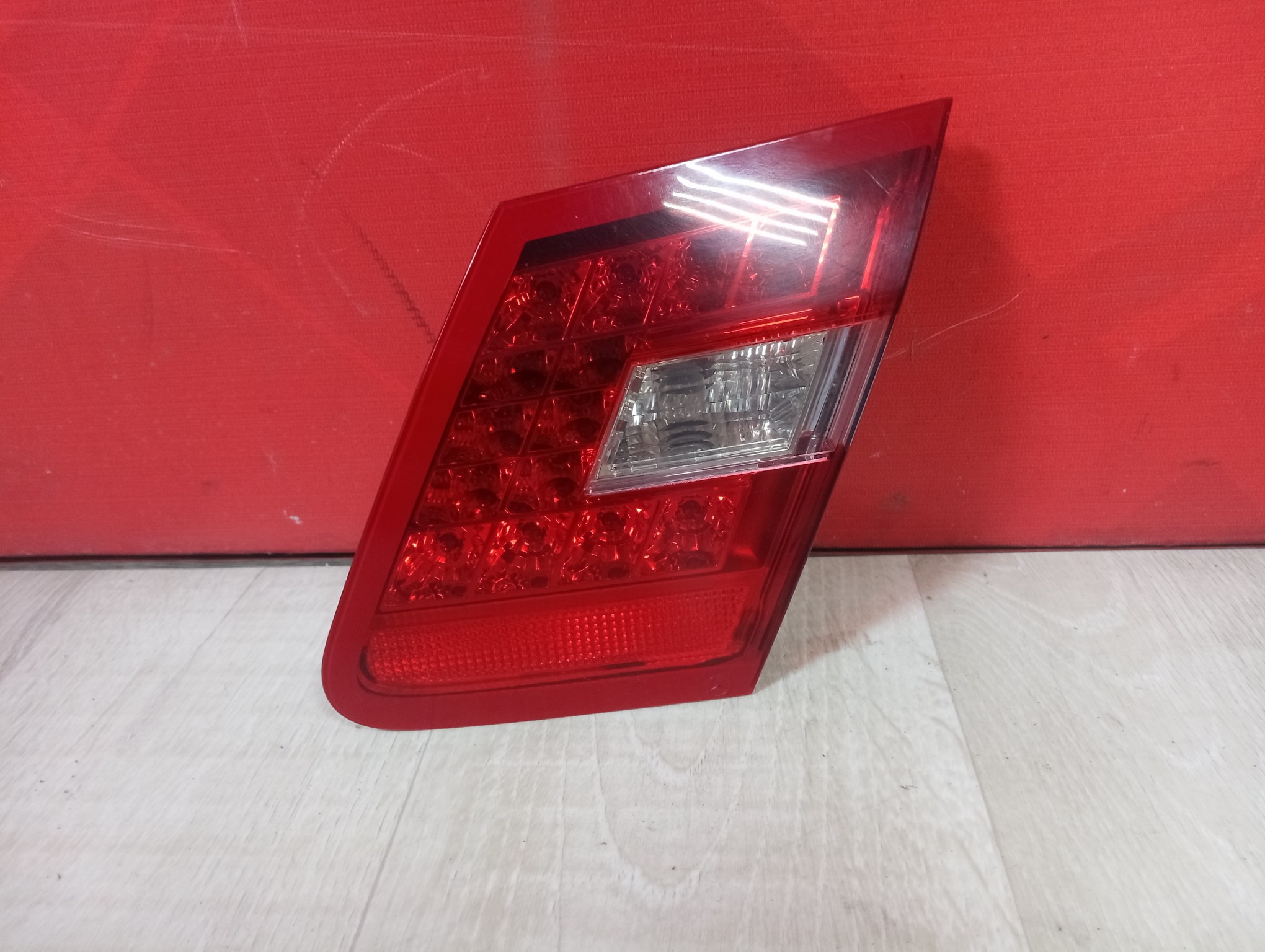 Фонарь крышки багажника правый E-class W212 - 1